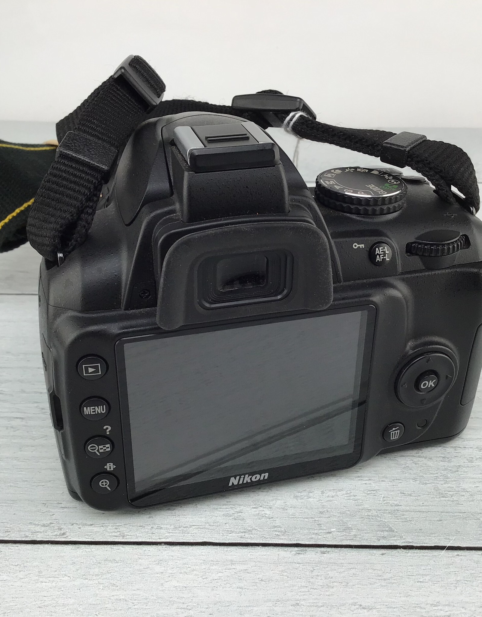 NIKON Nikon D3000 Camera w/ 18-55mm VR Used Good
