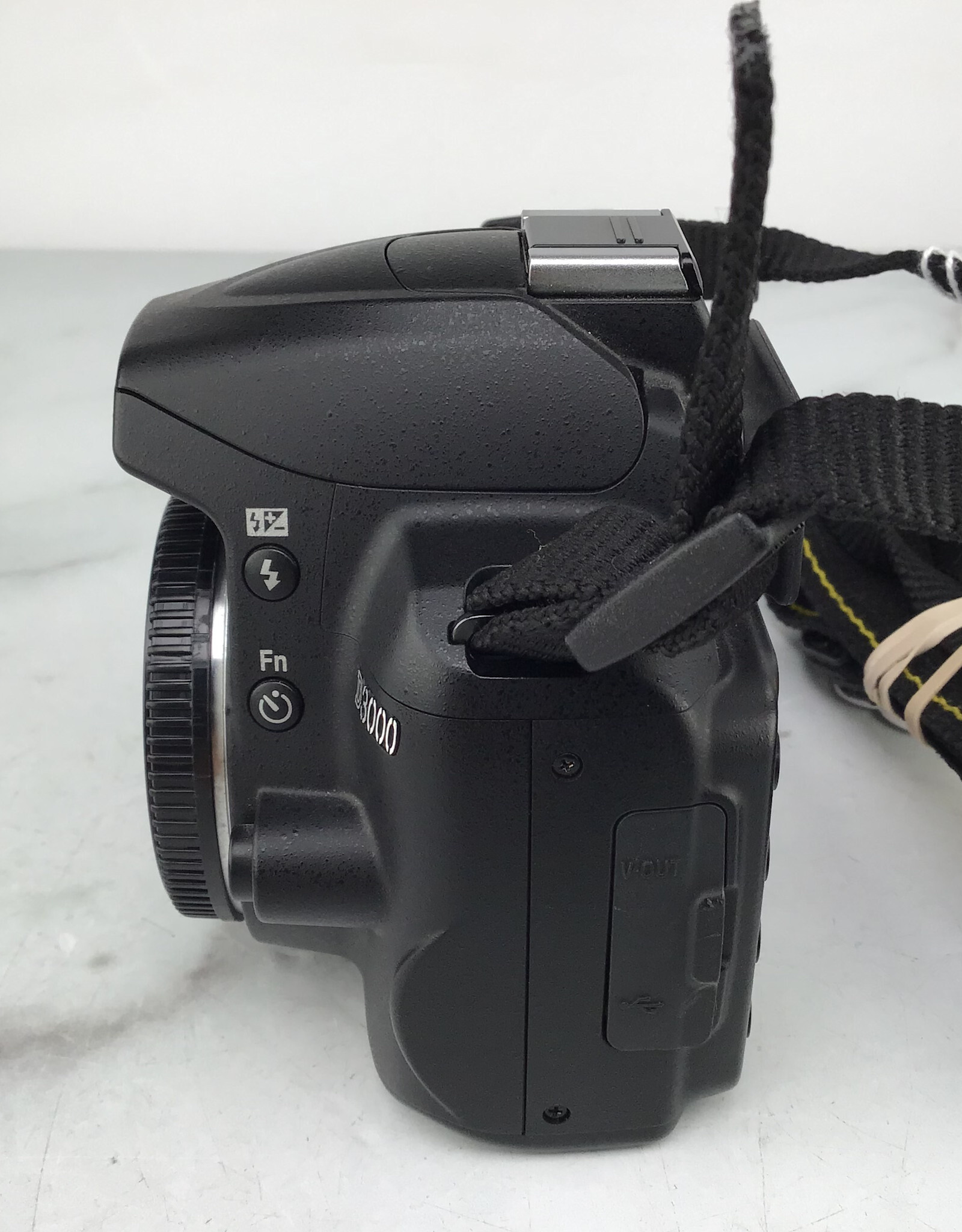 Nikon D3000 Camera Body no Charger Used Fair