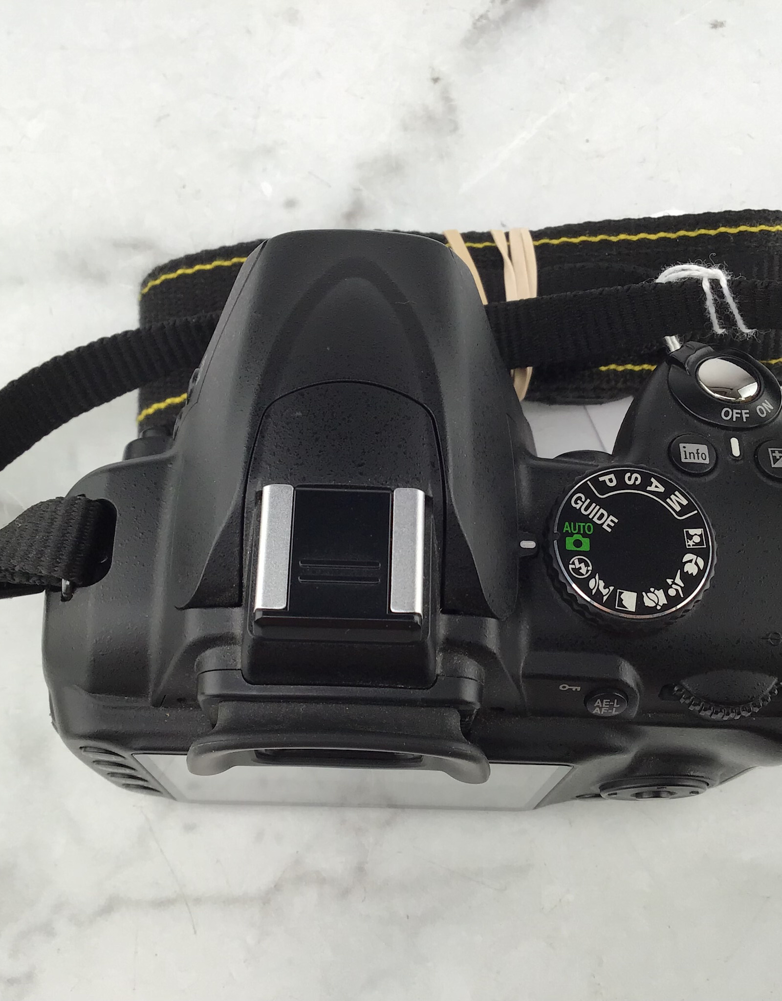 Nikon D3000 Camera Body no Charger Used Fair