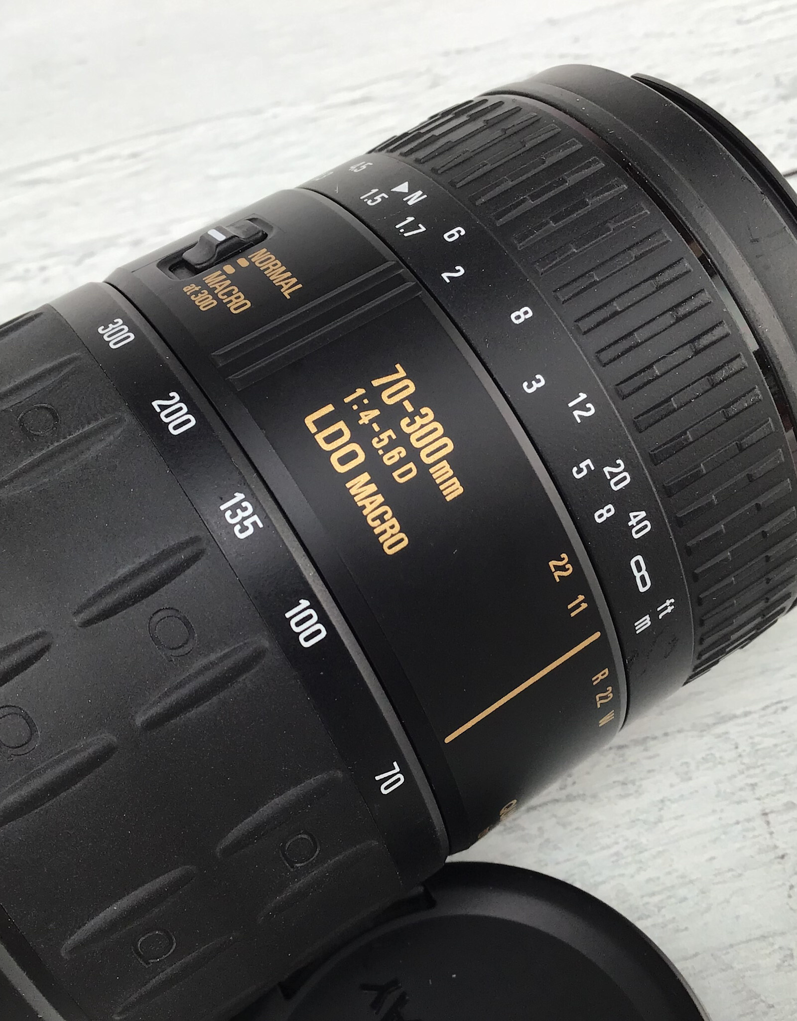 NIKON Quantaray 70-300mm f4-5.6D Lens for Nikon Used Good