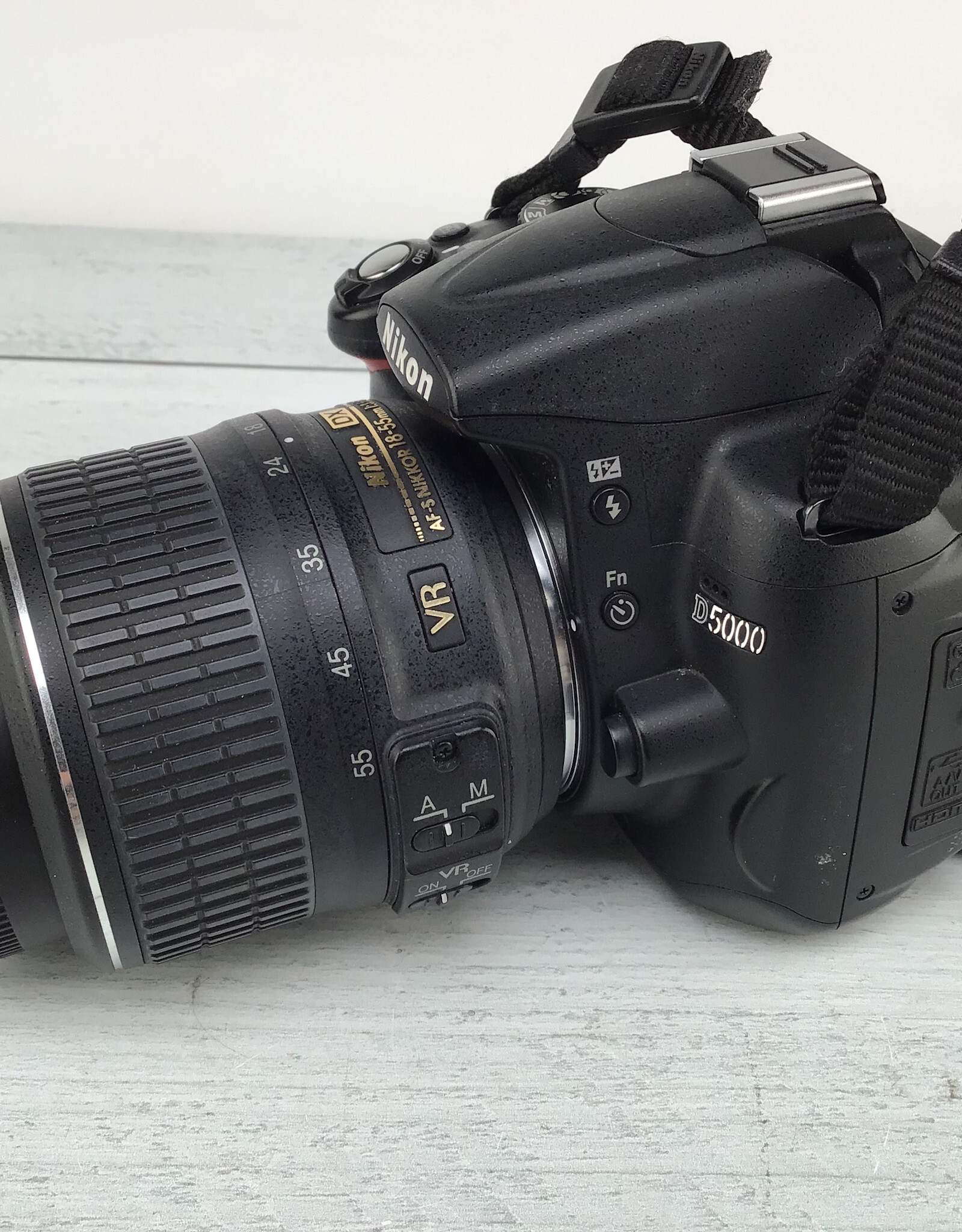 NIKON Nikon D5000 Camera w/ 18-55mm VR Used Good