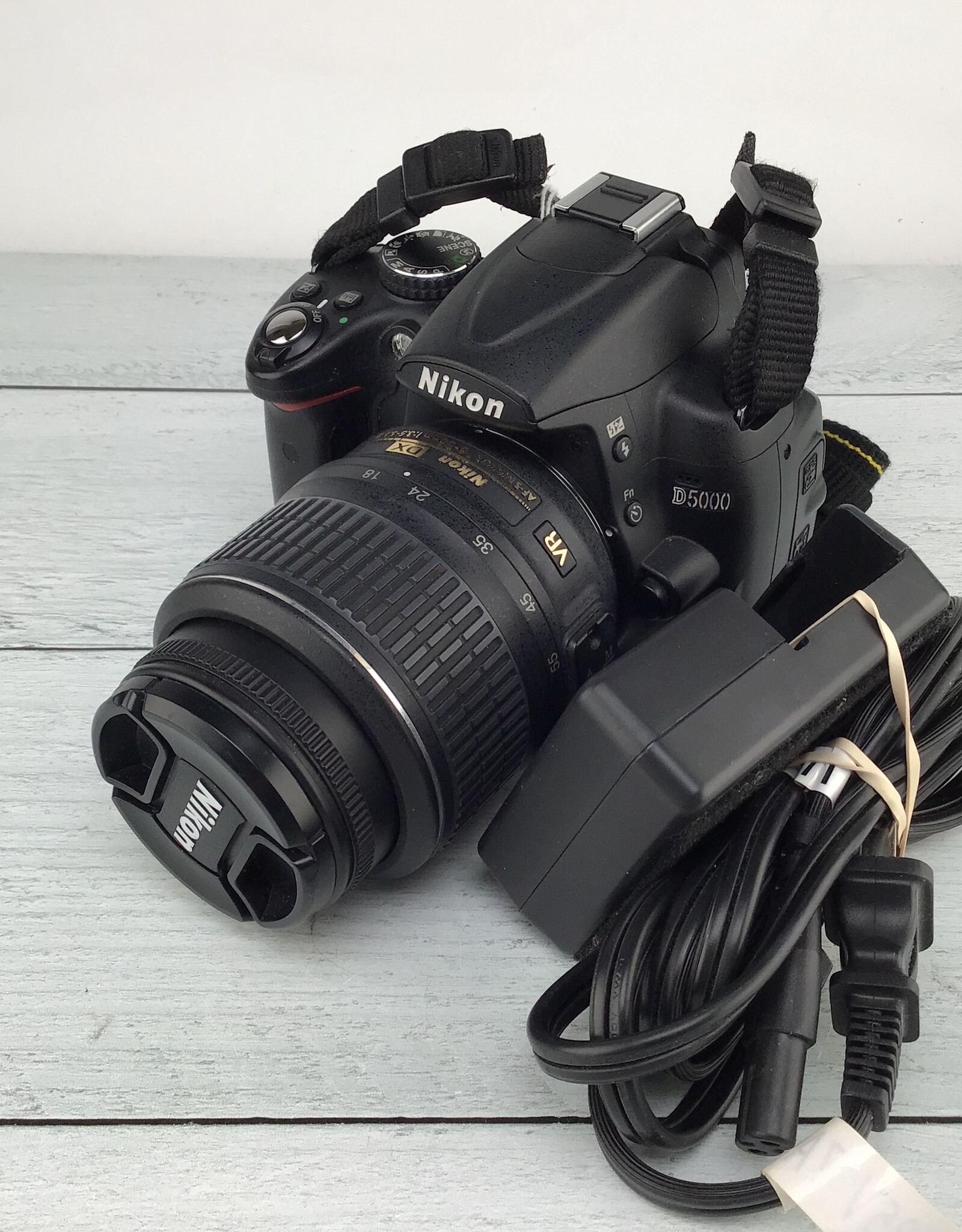 NIKON Nikon D5000 Camera w/ 18-55mm VR Used Good