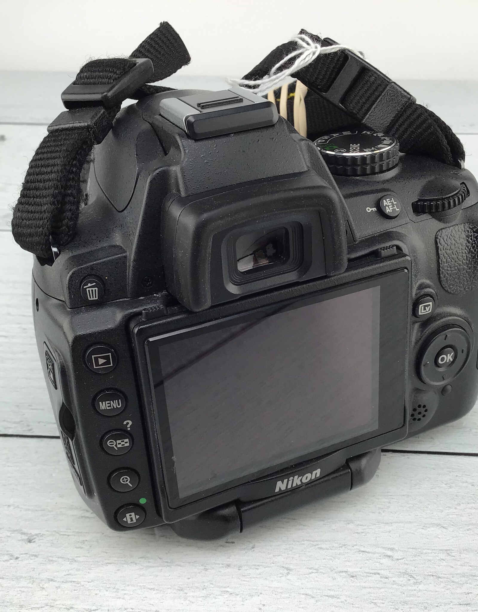 NIKON Nikon D5000 Camera w/ 18-55mm VR Used Good