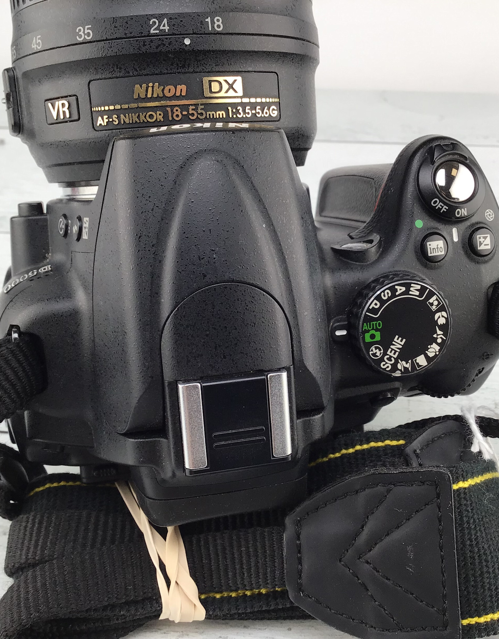 NIKON Nikon D5000 Camera w/ 18-55mm VR Used Good