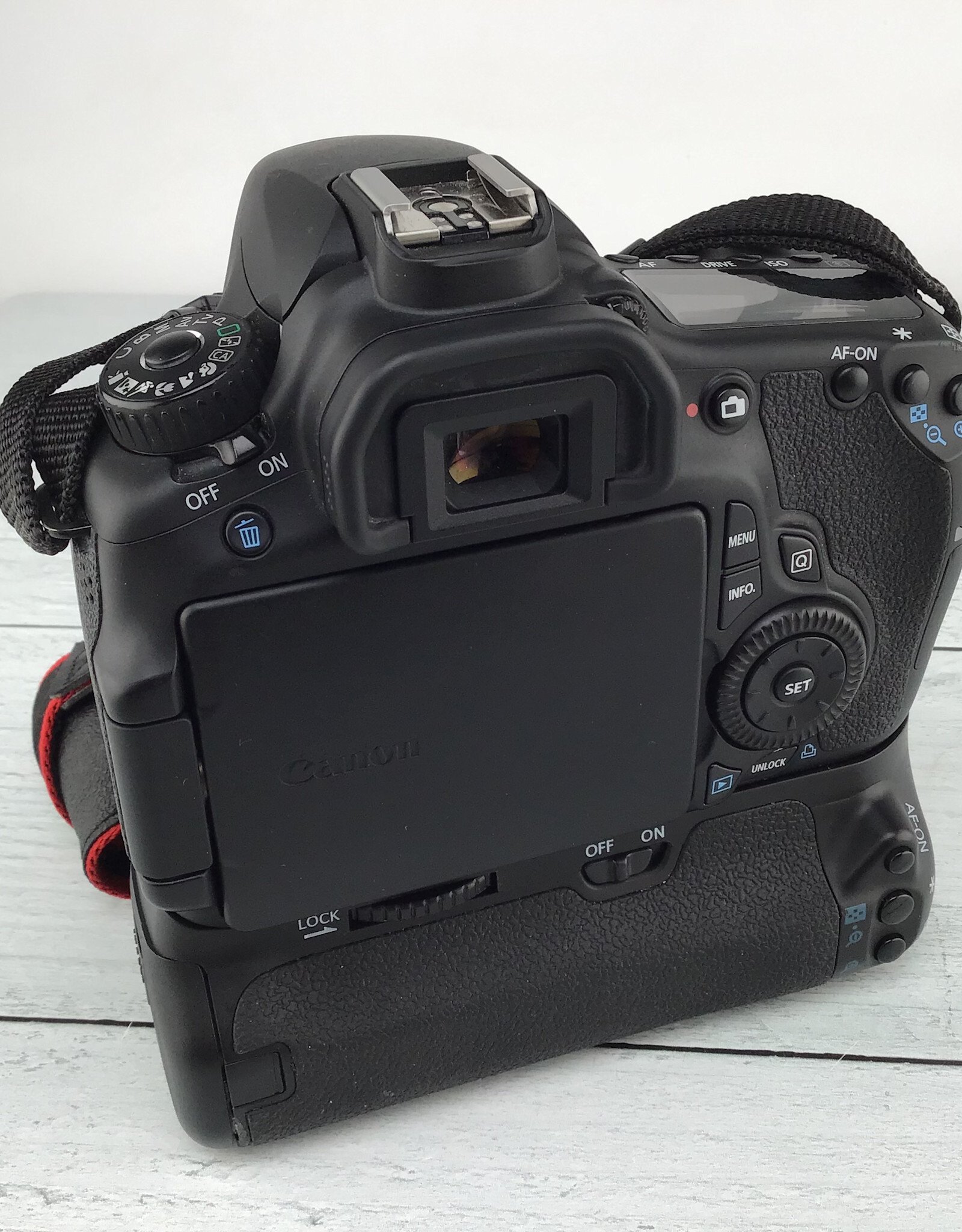 CANON Canon EOS 60D Camera w/ Digipower Grip No Charger Used Good