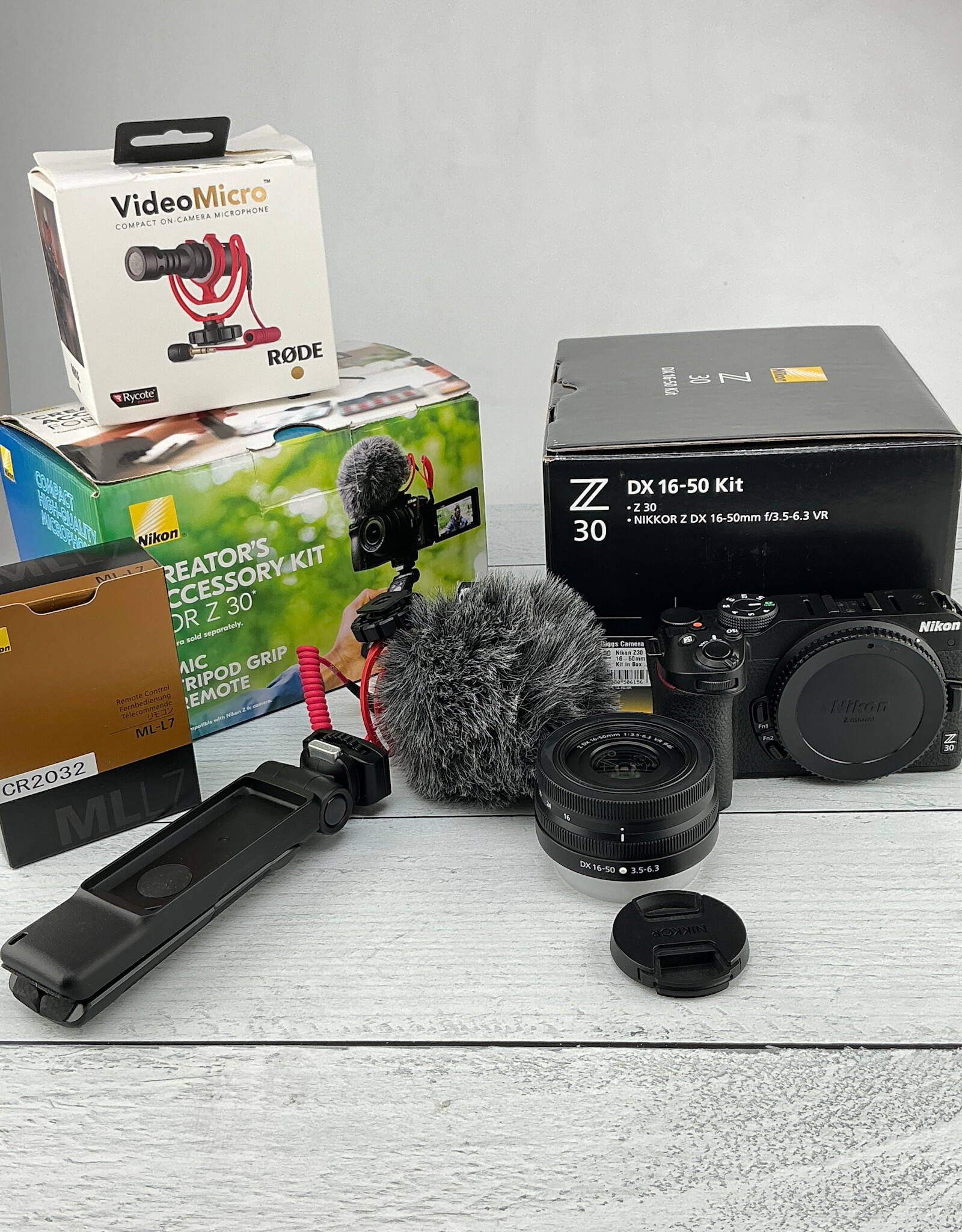 NIKON Nikon Z30 Camera w/ 16-50mm & Creators Kit in Box Used EX