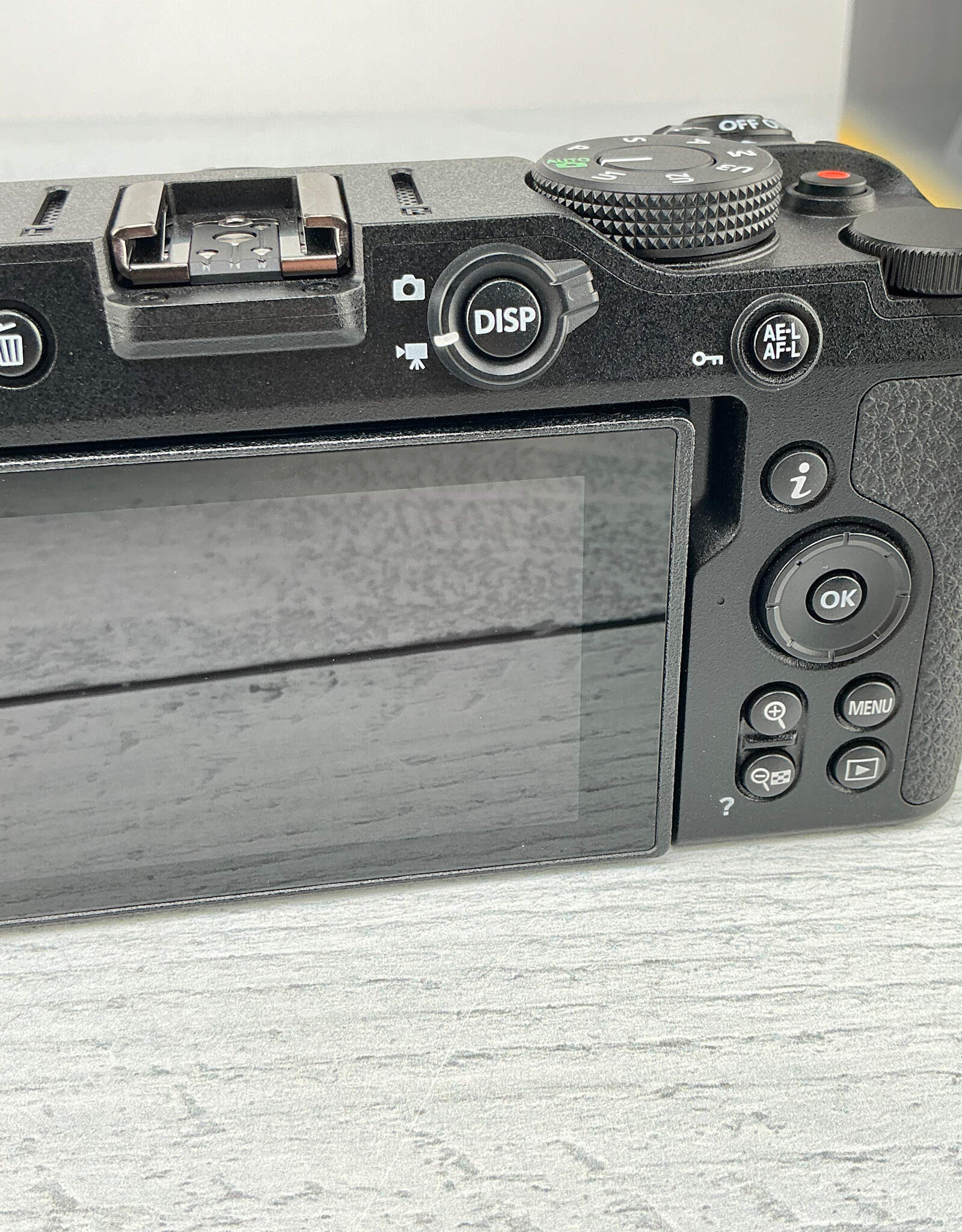 NIKON Nikon Z30 Camera w/ 16-50mm & Creators Kit in Box Used EX