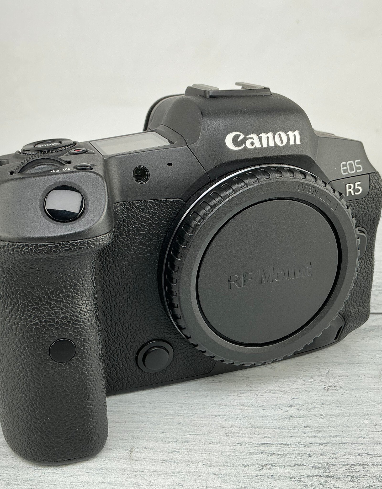 CANON Canon EOS R5 Camera Body No Charger Used Good