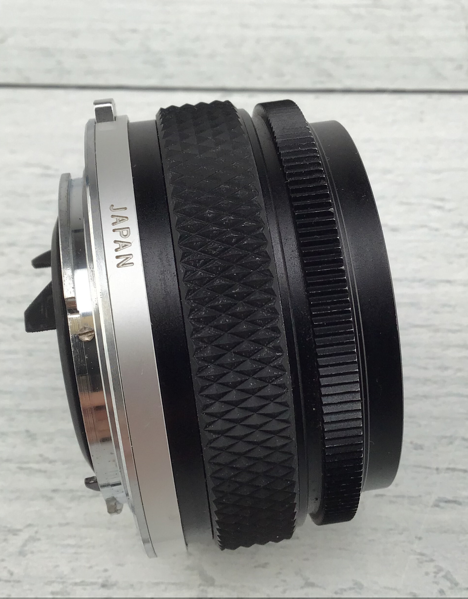 OLYMPUS Olympus OM Auto-W 28mm f2.8 Lens No Caps Used Good