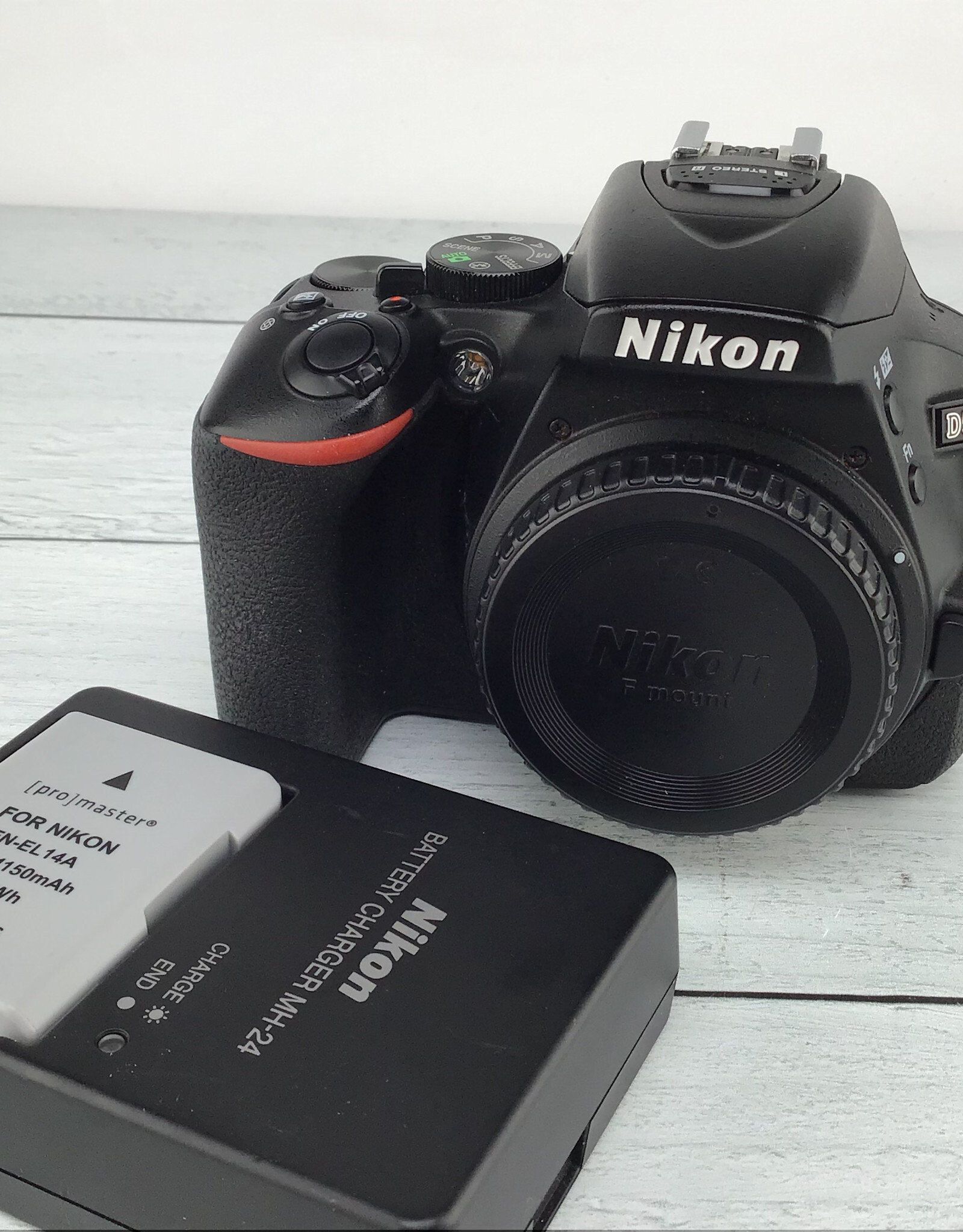 NIKON Nikon D5600 Camera Body w/ Charger Used Good