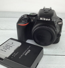 NIKON Nikon D5600 Camera Body w/ Charger Used Good