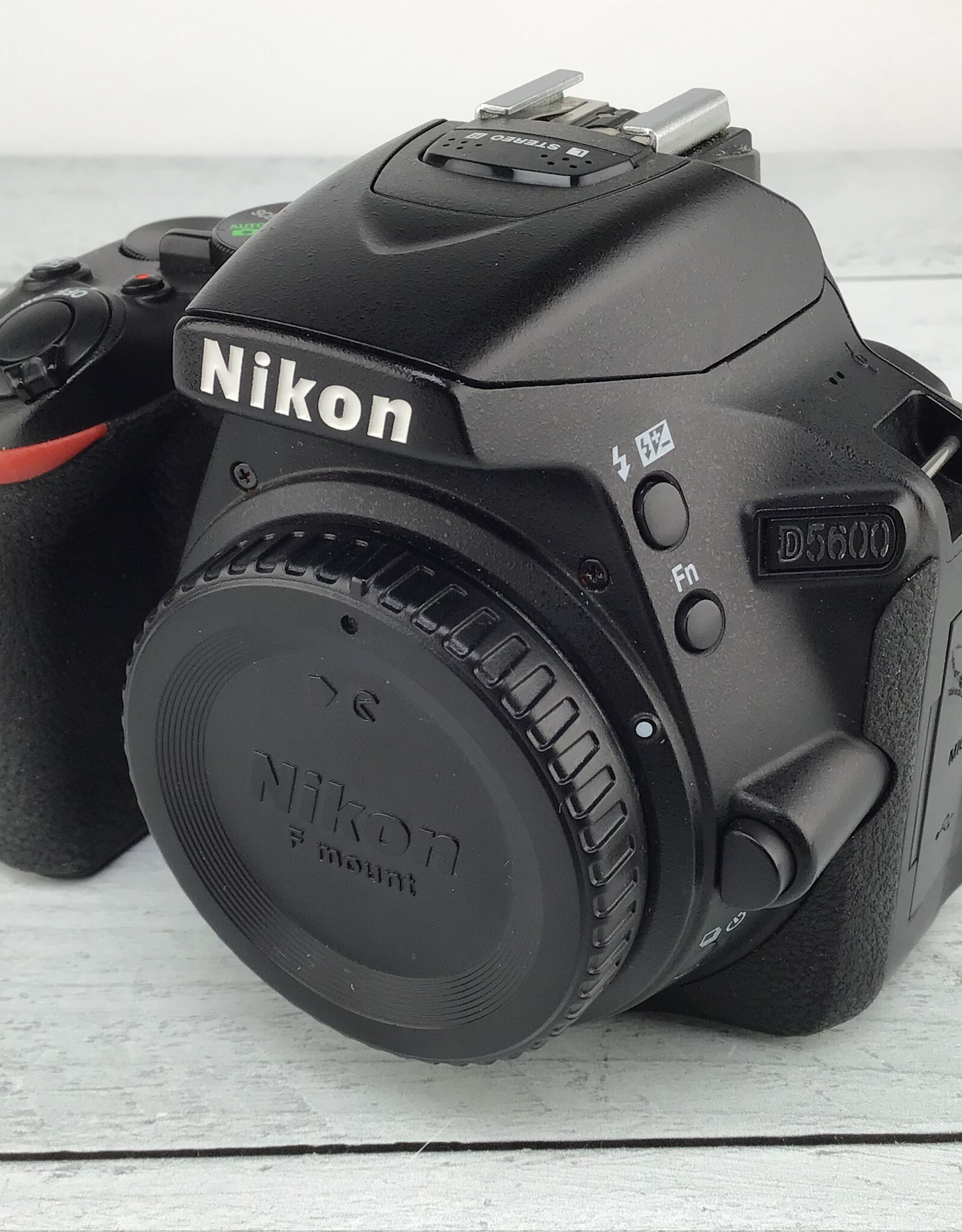 NIKON Nikon D5600 Camera Body w/ Charger Used Good