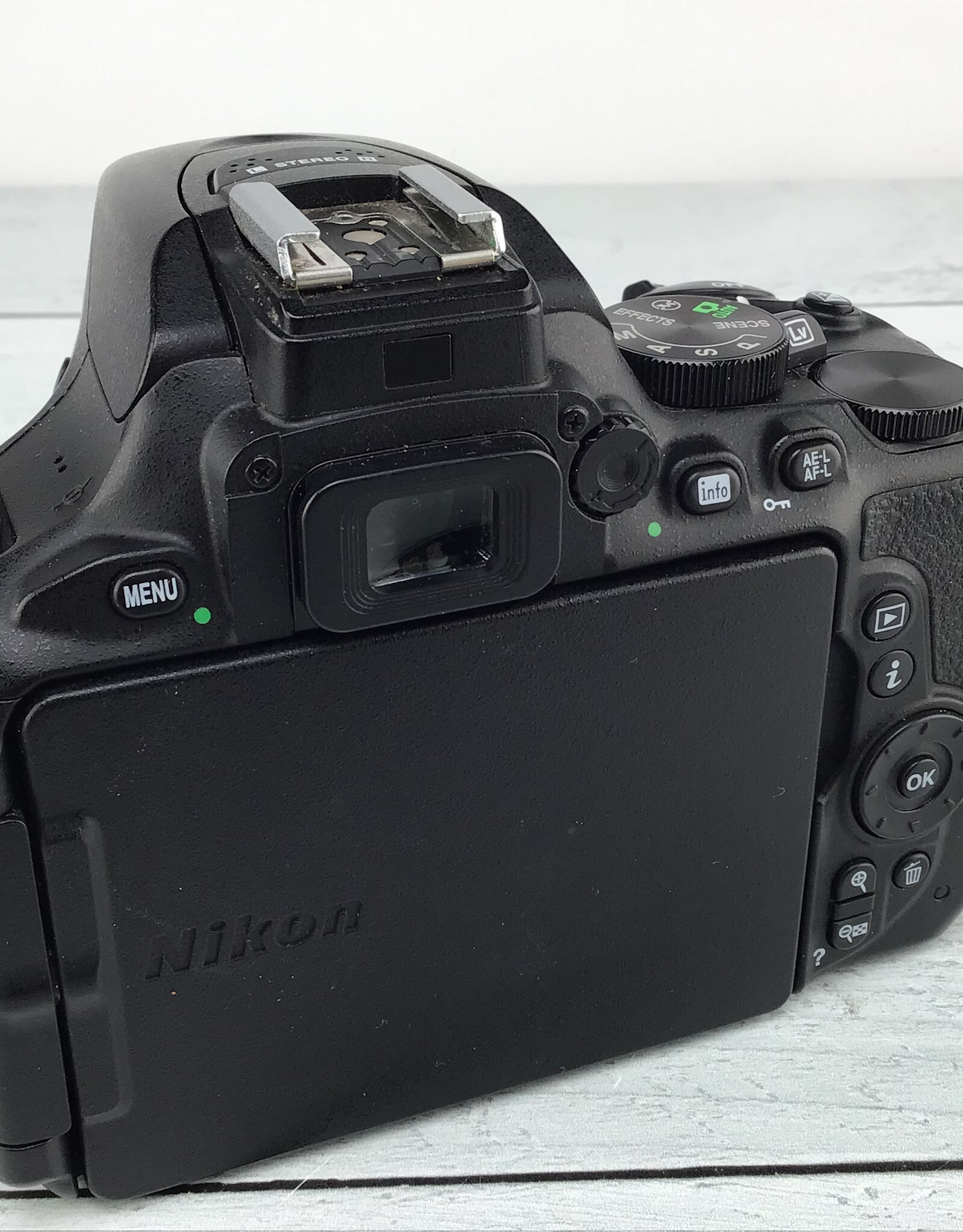 NIKON Nikon D5600 Camera Body w/ Charger Used Good