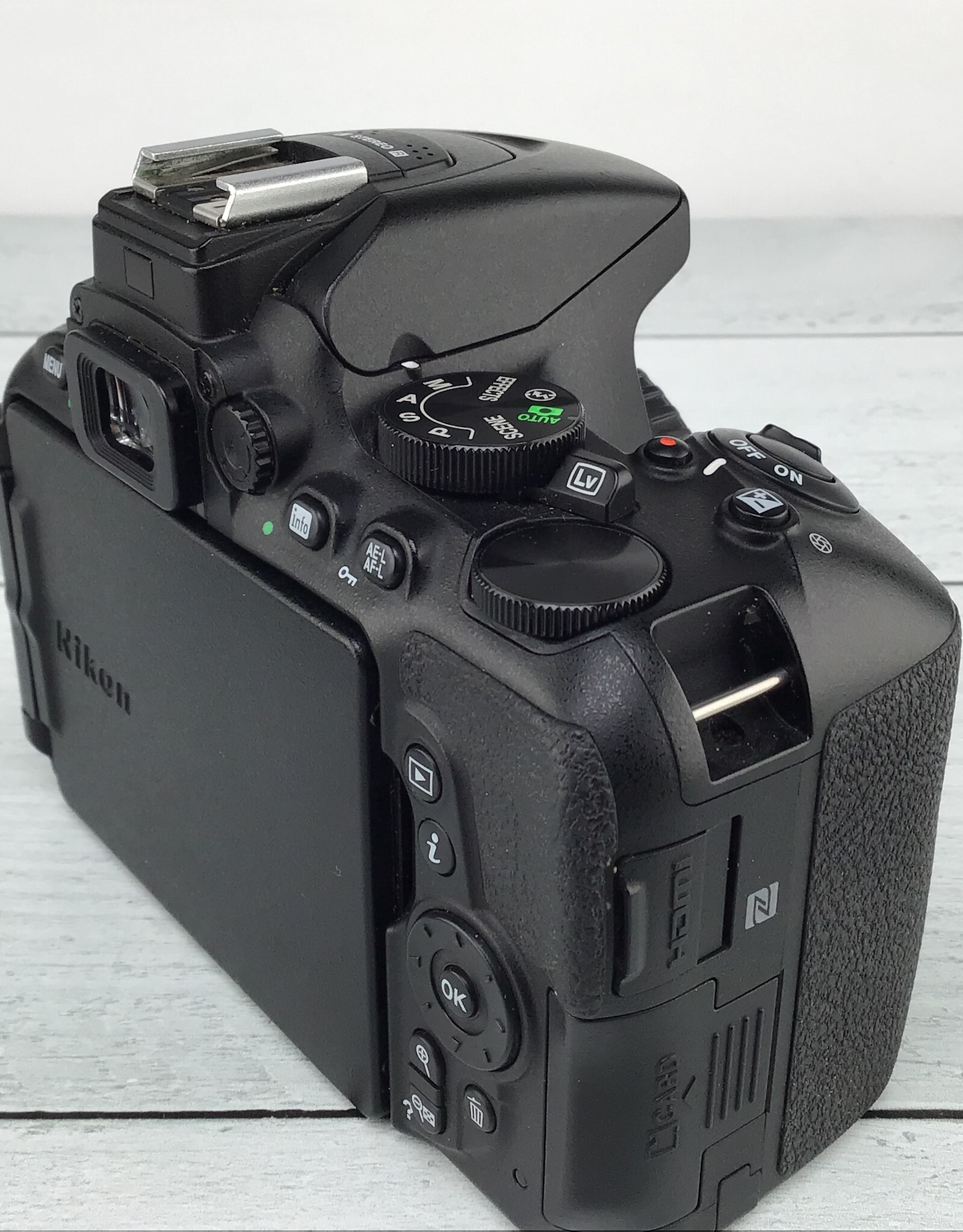 NIKON Nikon D5600 Camera Body w/ Charger Used Good