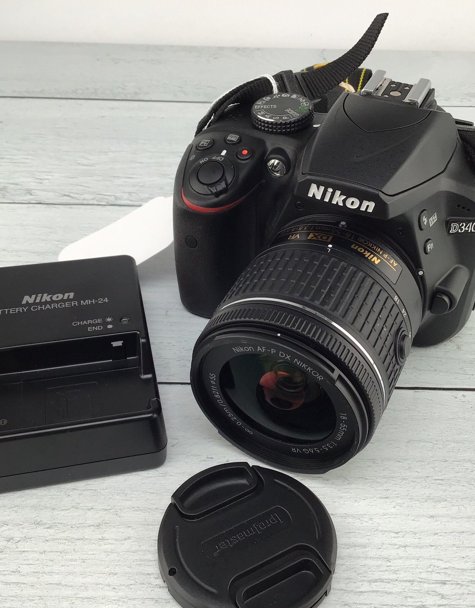 NIKON Nikon D3400 Camera w/ 18-55mm Lens Used Good