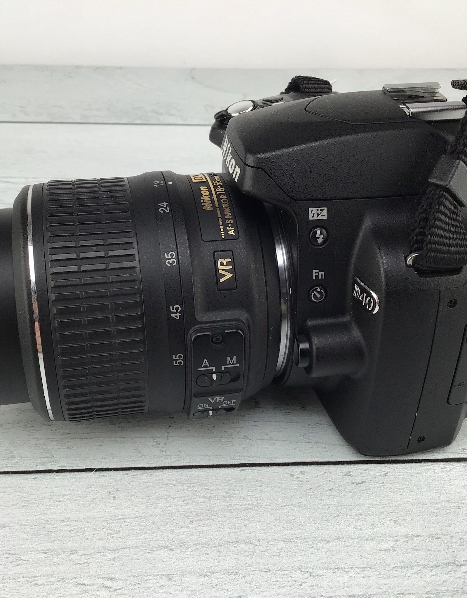 NIKON Nikon D40 Camera w/ 18-55mm Lens Used Good