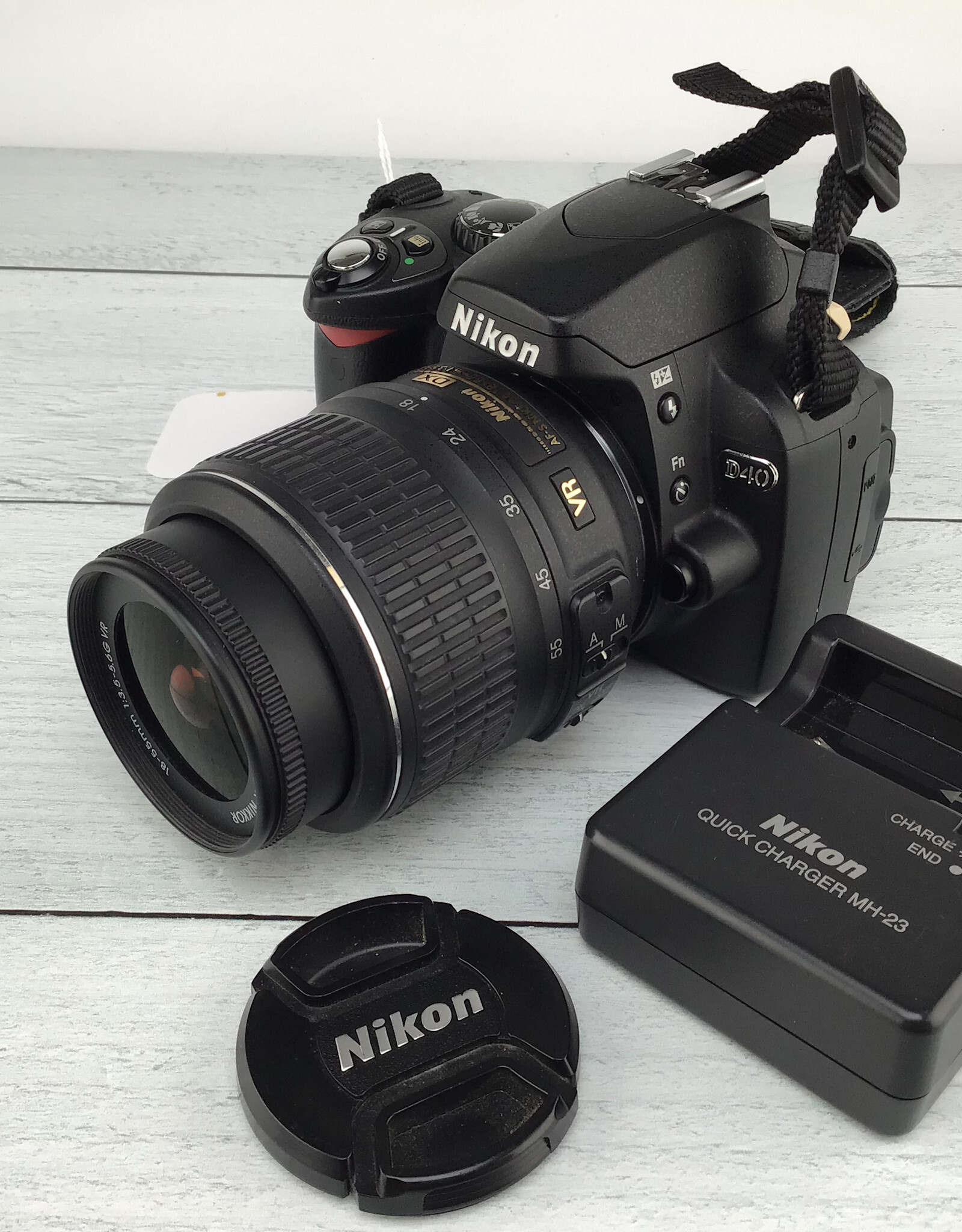 NIKON Nikon D40 Camera w/ 18-55mm Lens Used Good