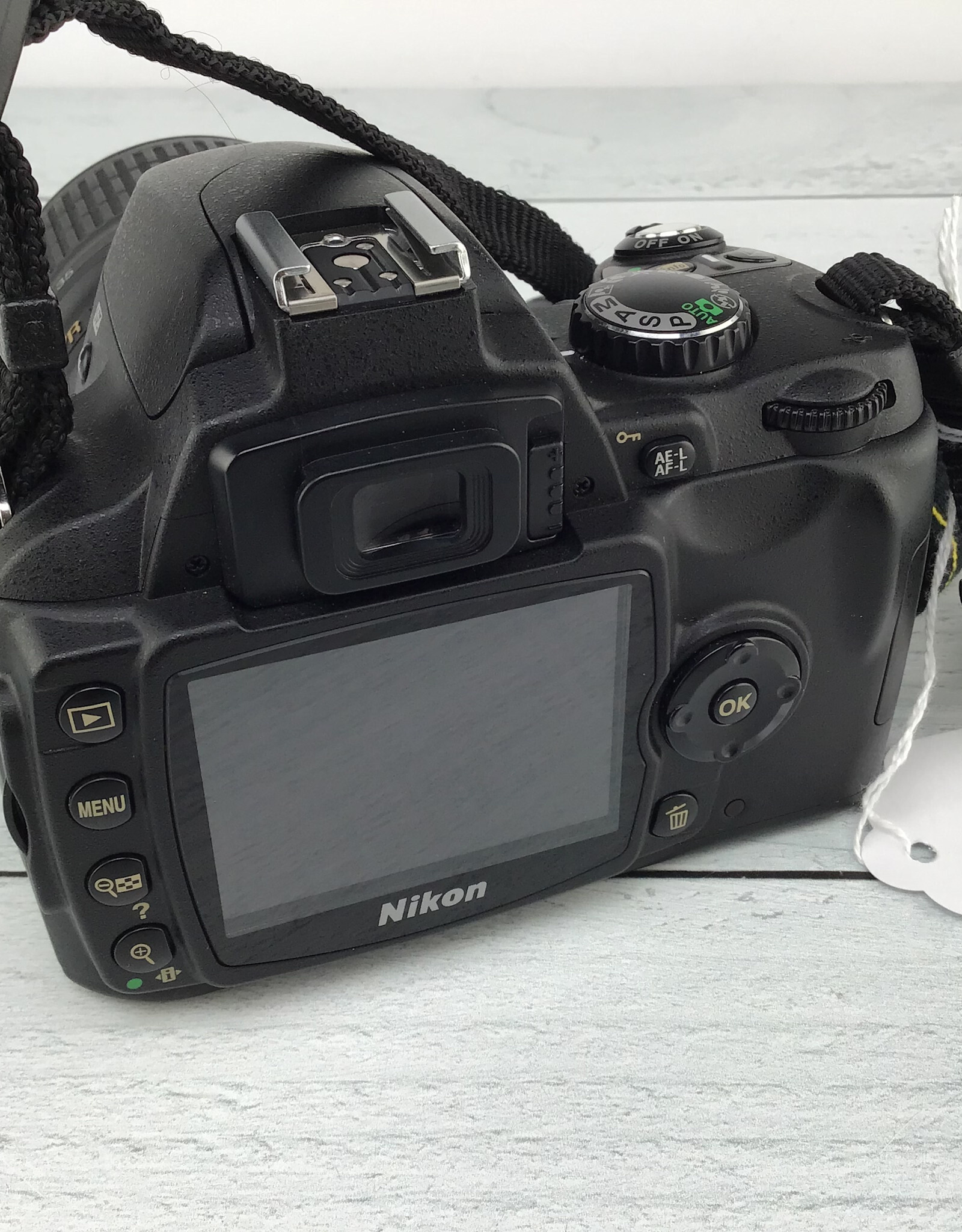 NIKON Nikon D40 Camera w/ 18-55mm Lens Used Good