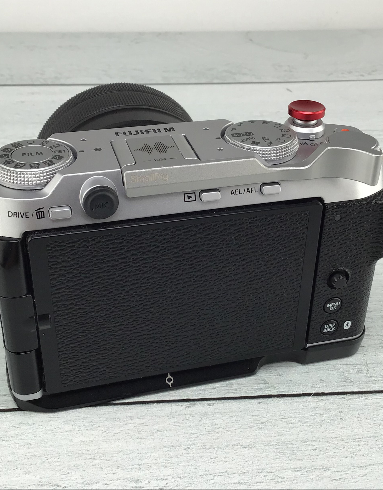 FUJI Fuji X-M5 Silver Camera w/ 15-45mm, SmallRig Grip Used Good