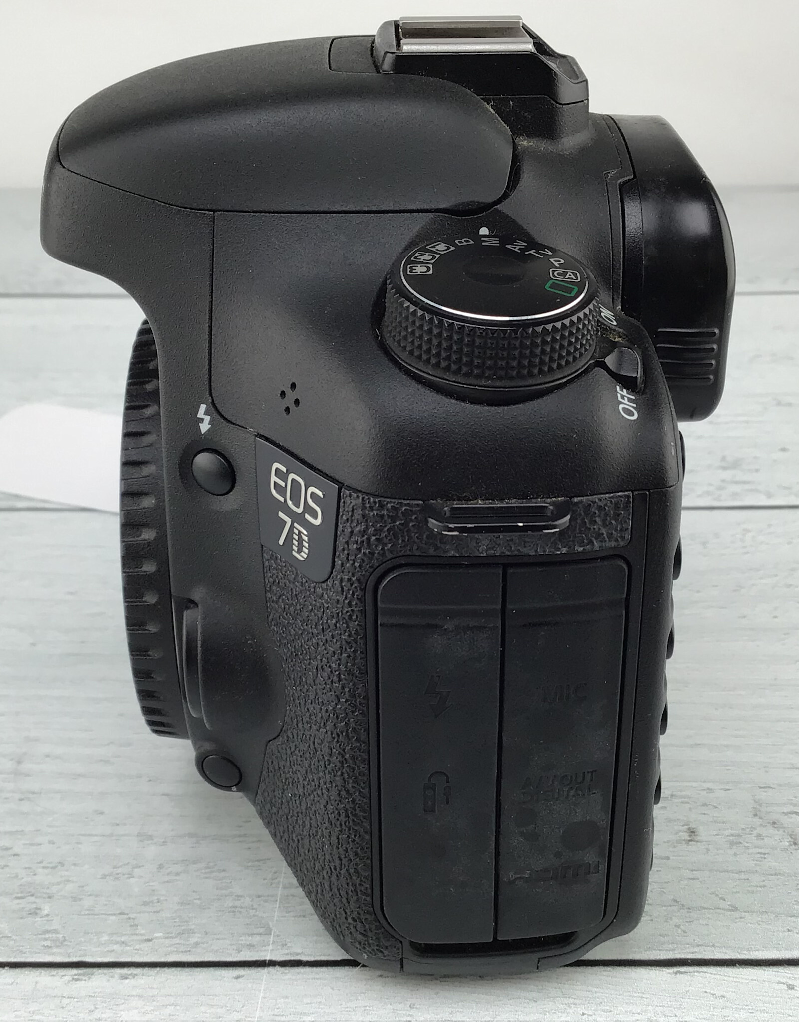 CANON Canon 7D Camera Body No Charger Used Fair