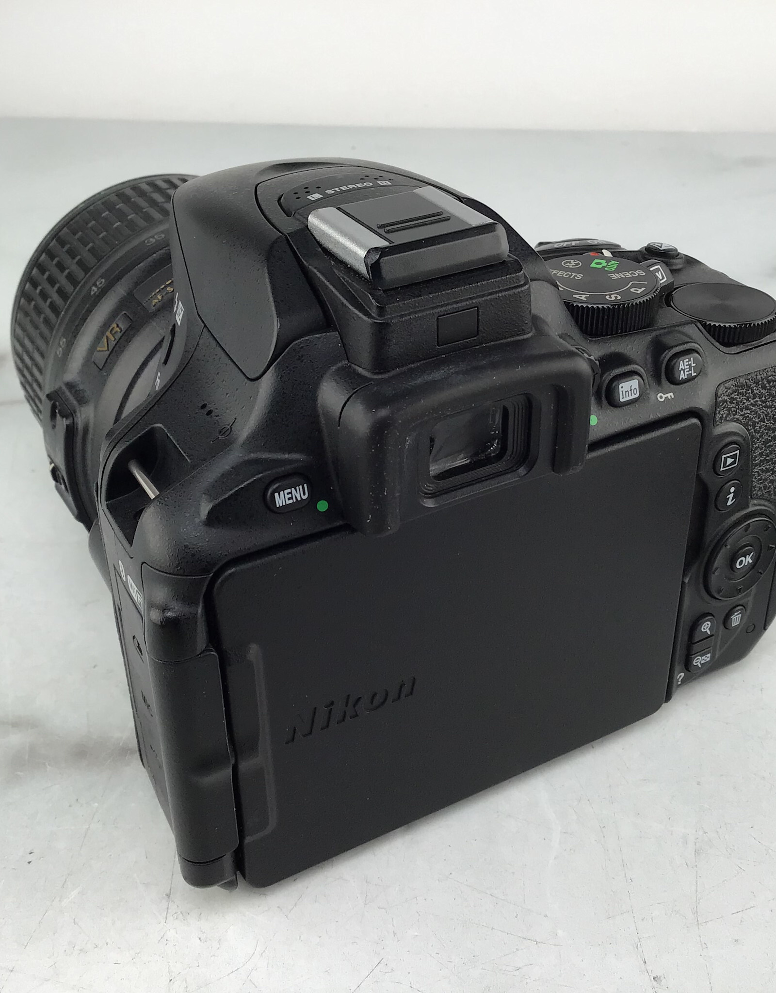 NIKON Nikon D5600 Camera w/ 18-55mm VR Used Good