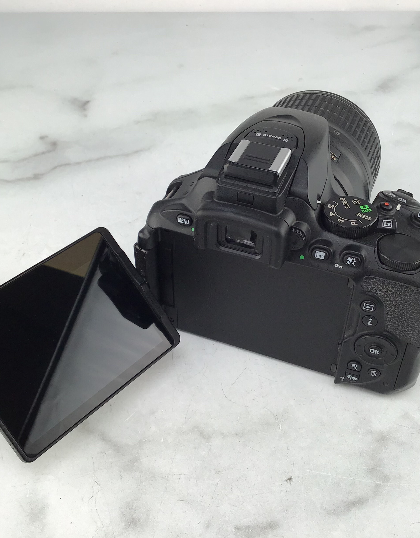 NIKON Nikon D5600 Camera w/ 18-55mm VR Used Good