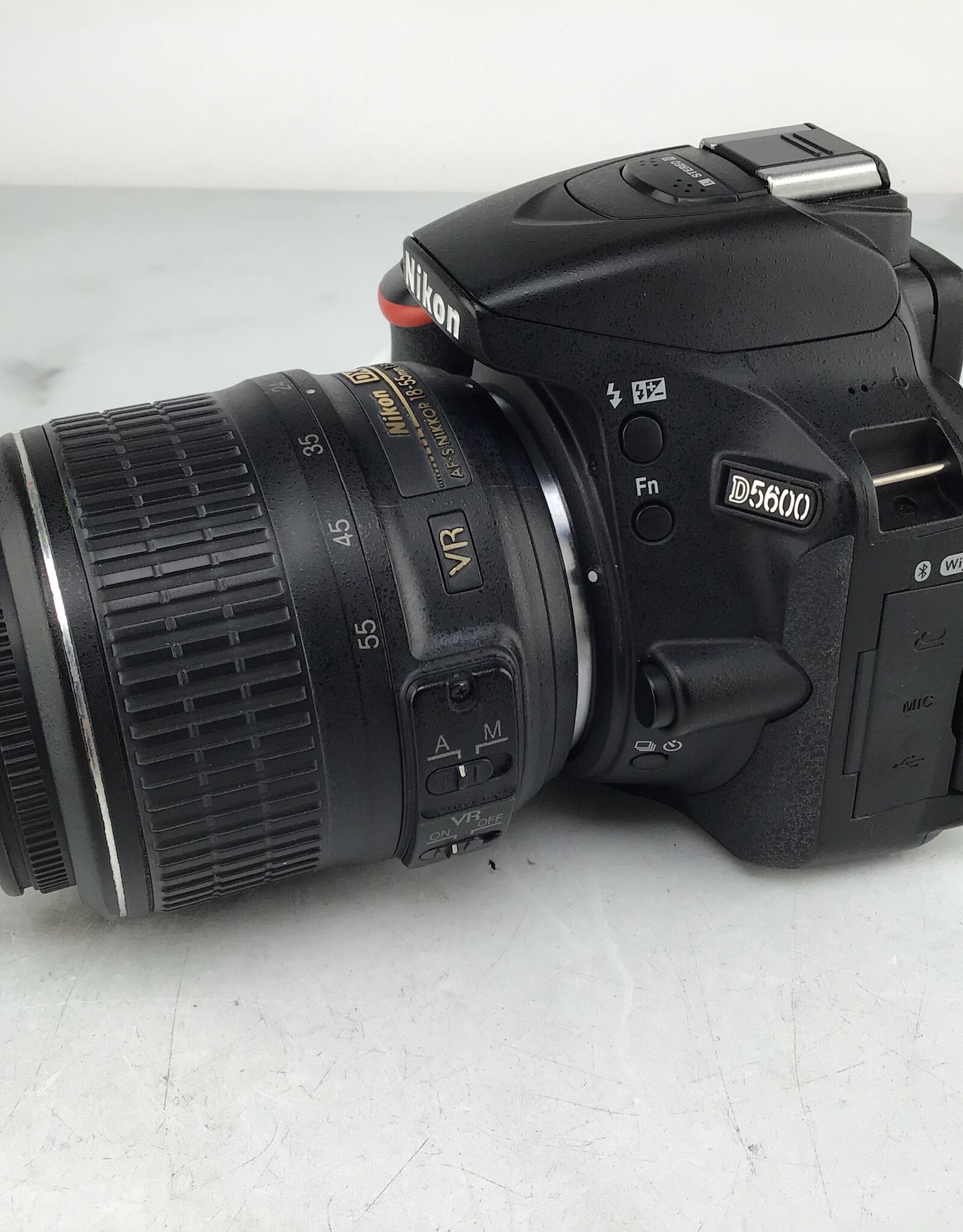 NIKON Nikon D5600 Camera w/ 18-55mm VR Used Good