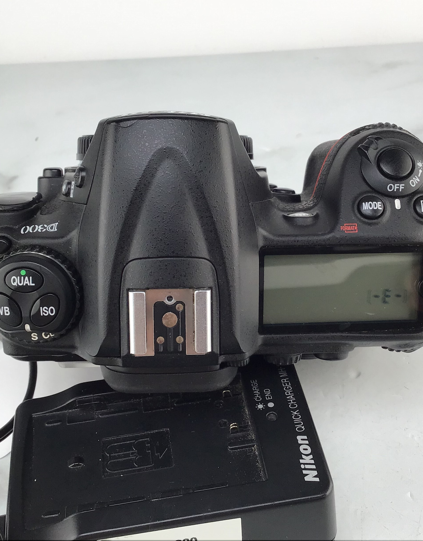 NIKON Nikon D300 Camera Shutter Count 17K Used Good