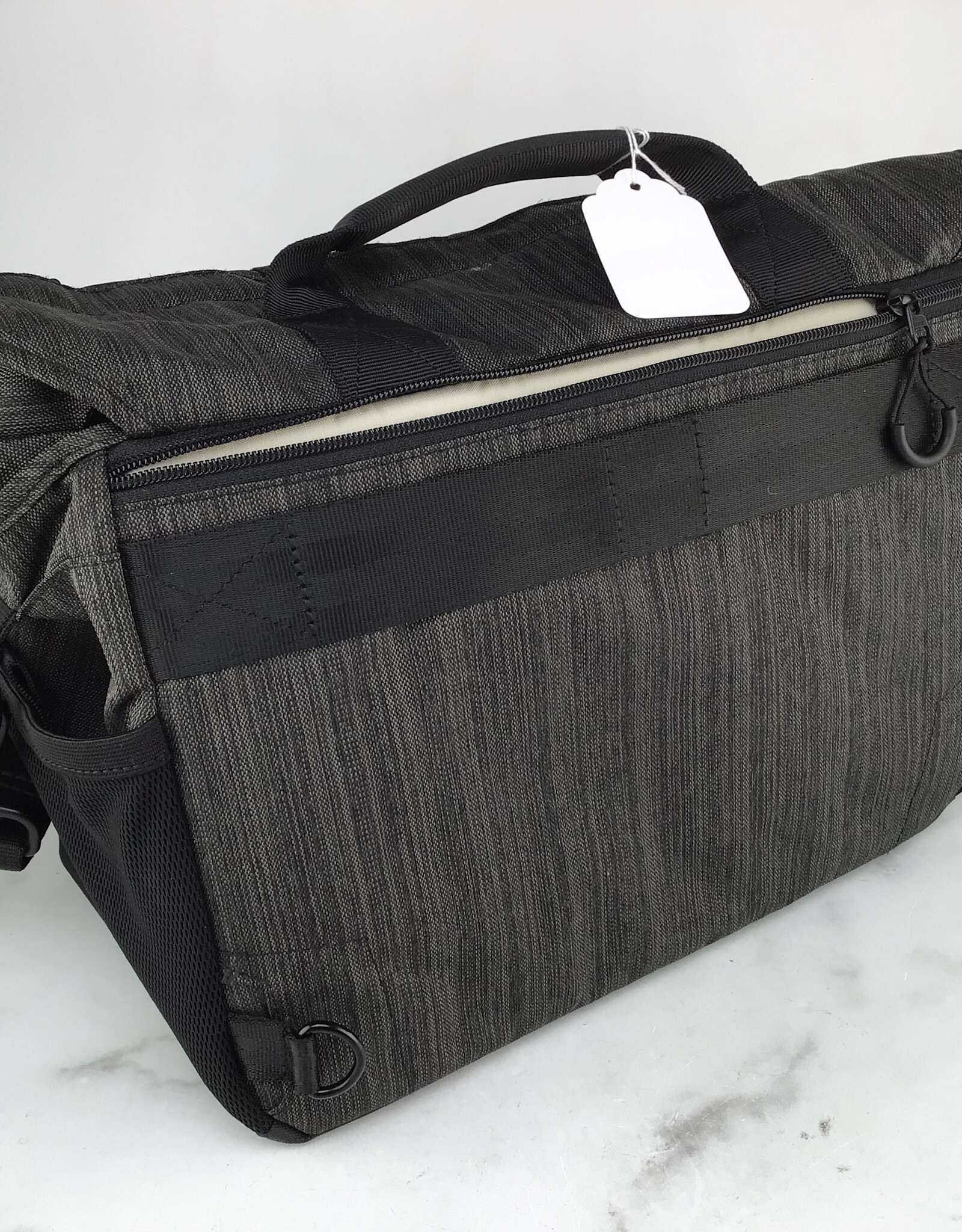 Tenba Messenger DNA 11 Camera Bag Used Good