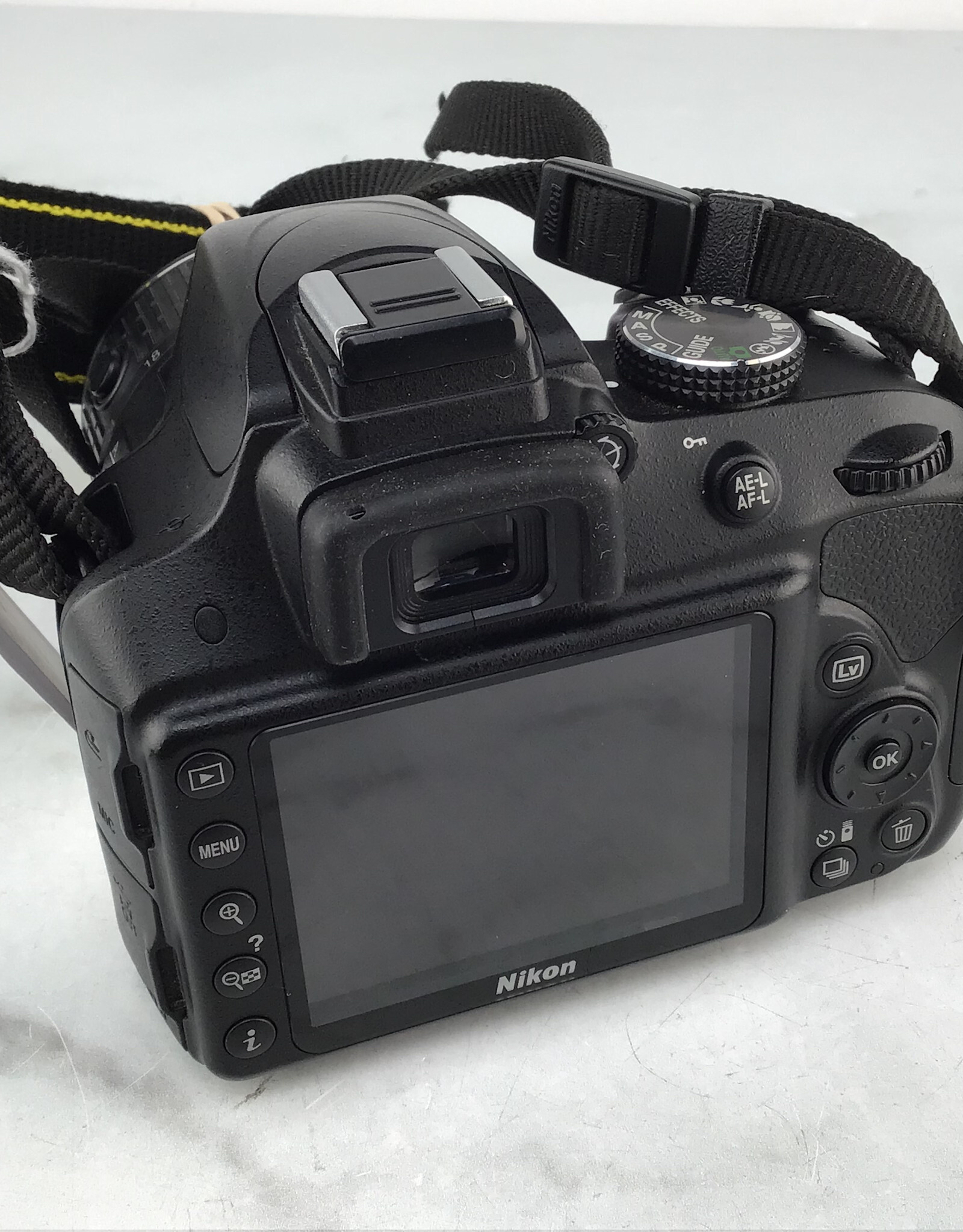 NIKON Nikon D3300 Camera w/ 18-55mm VR Used Good