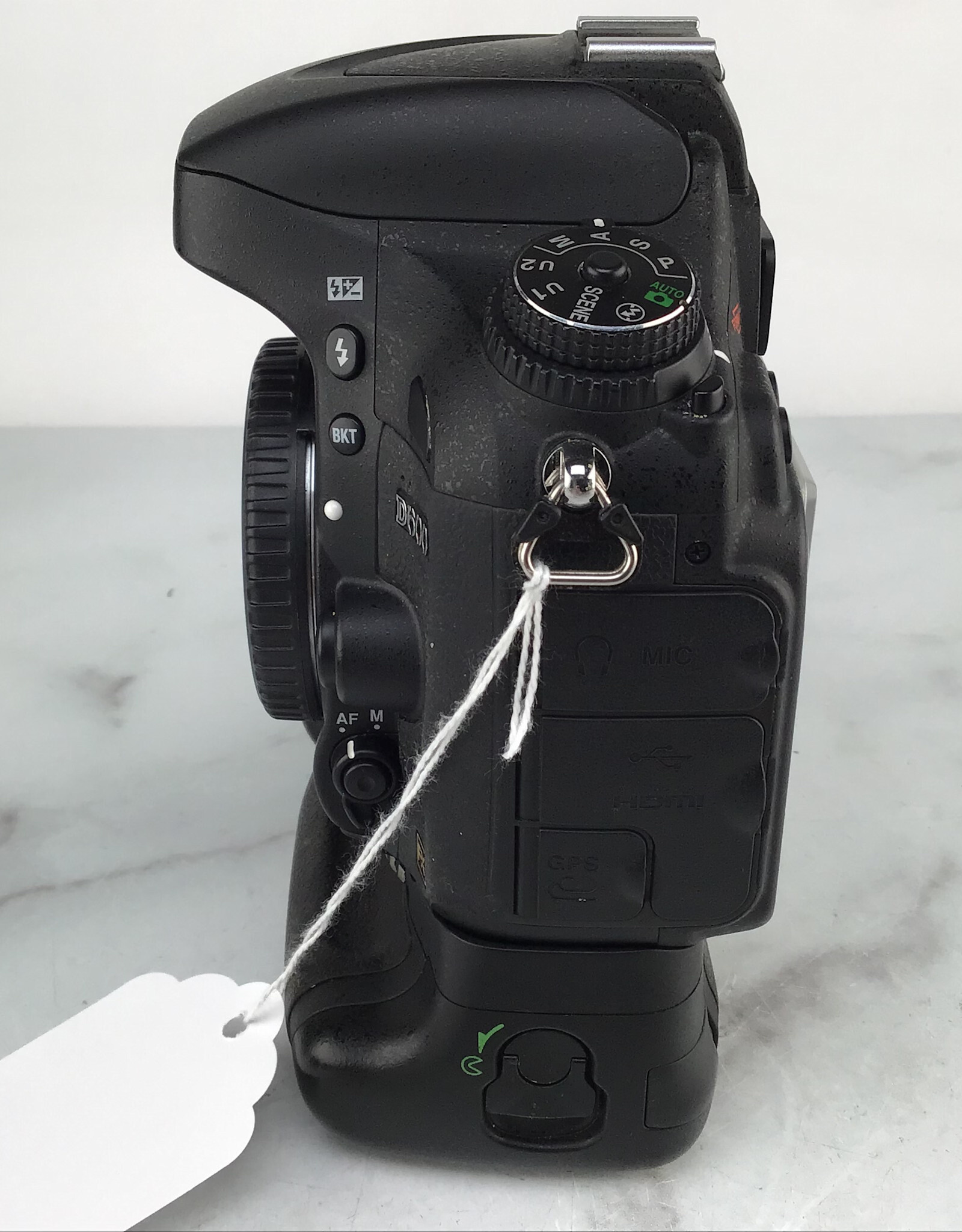 NIKON Nikon D600 Camera w/ MB-D14 Grip Shutter Count 27K Used Good