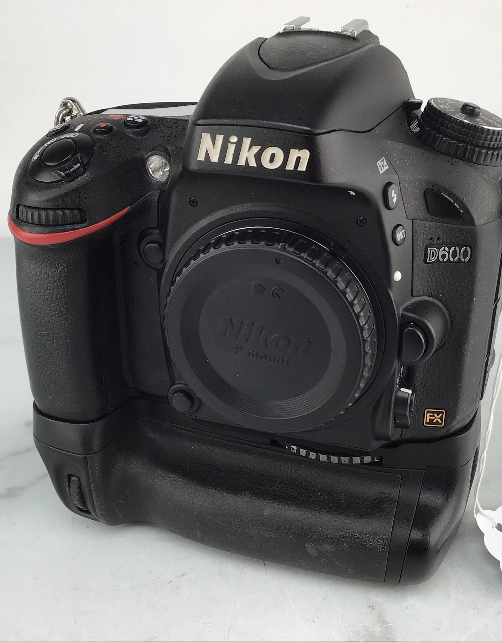 NIKON Nikon D600 Camera w/ MB-D14 Grip Shutter Count 27K Used Good