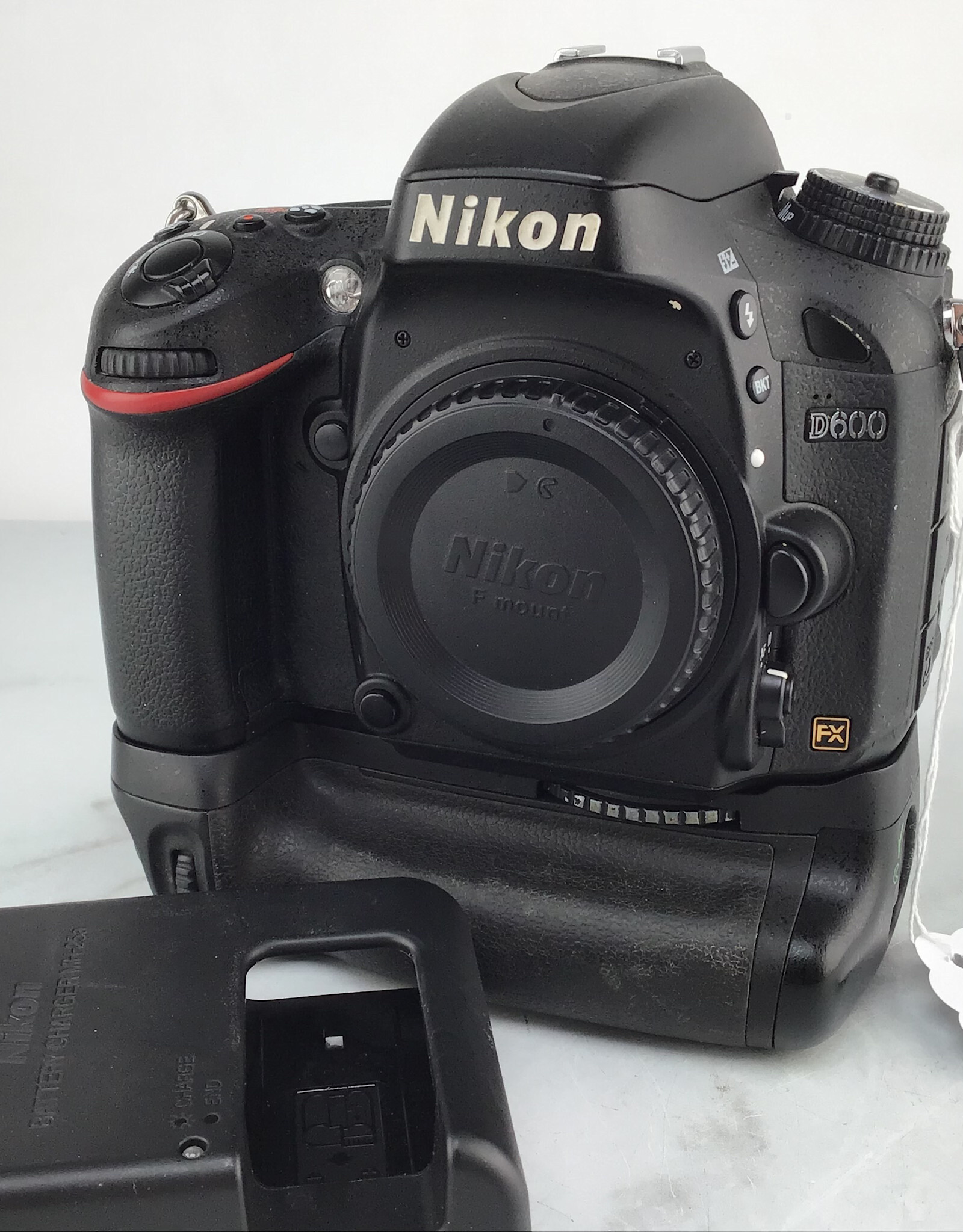 NIKON Nikon D600 Camera w/ MB-D14 Grip Shutter Count 27K Used Good