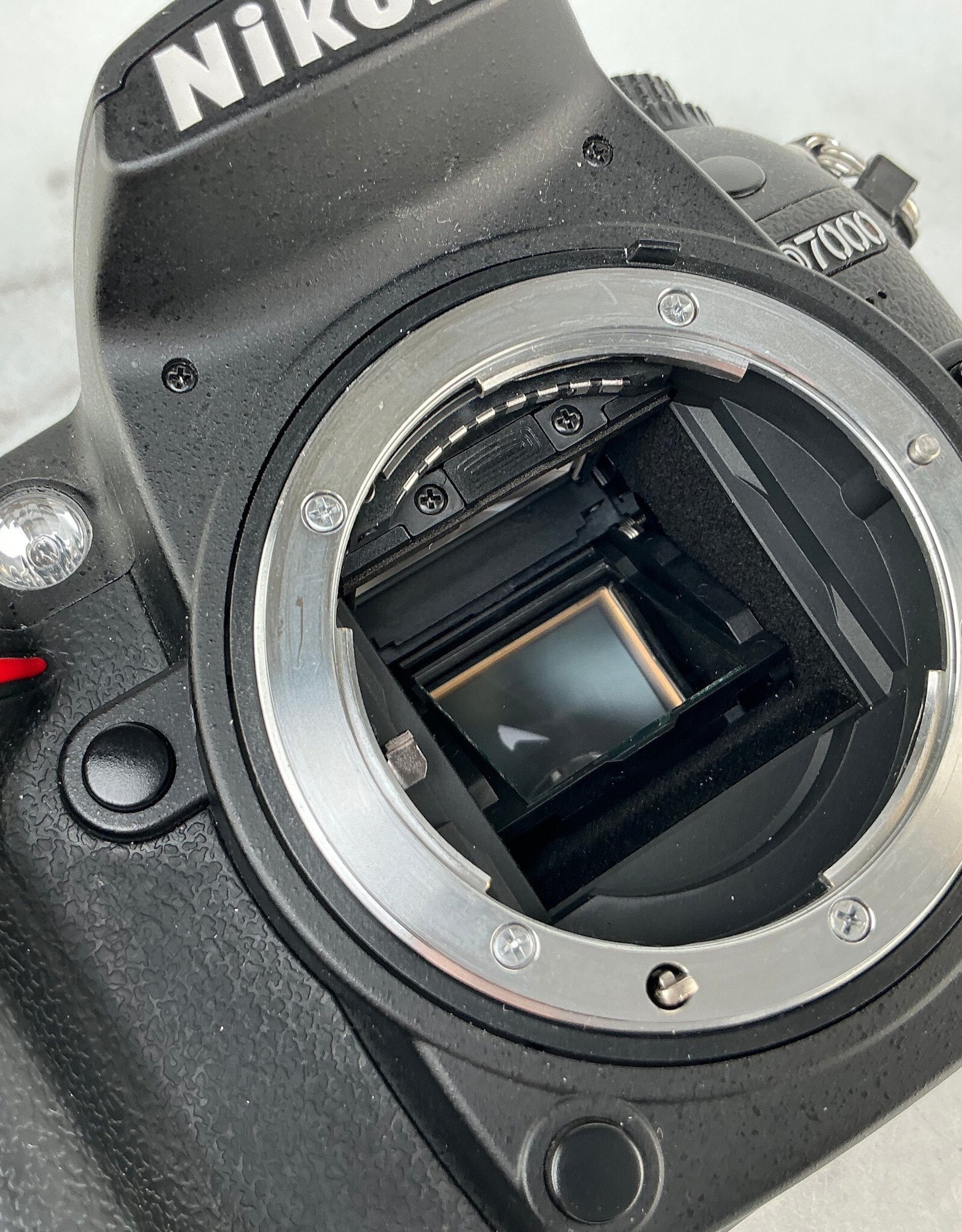 NIKON Nikon D7000 Camera No Charger Used Good