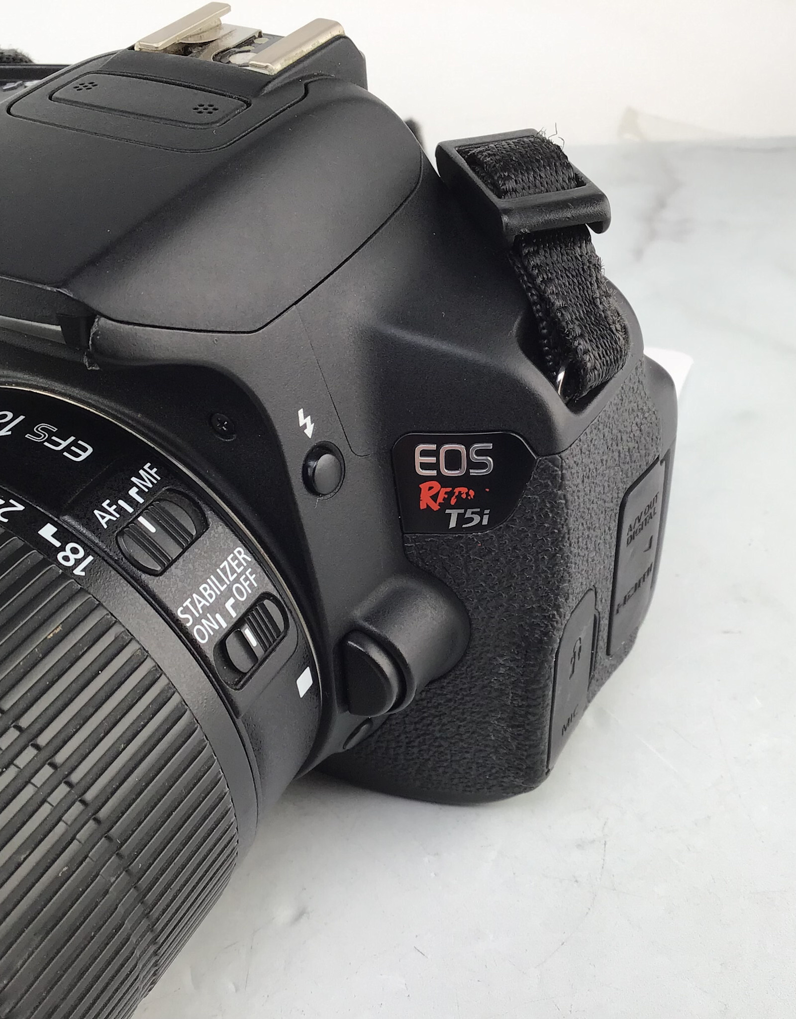 CANON Canon EOS Rebel T5i Camera w/ 18-55mm IS Used BGN