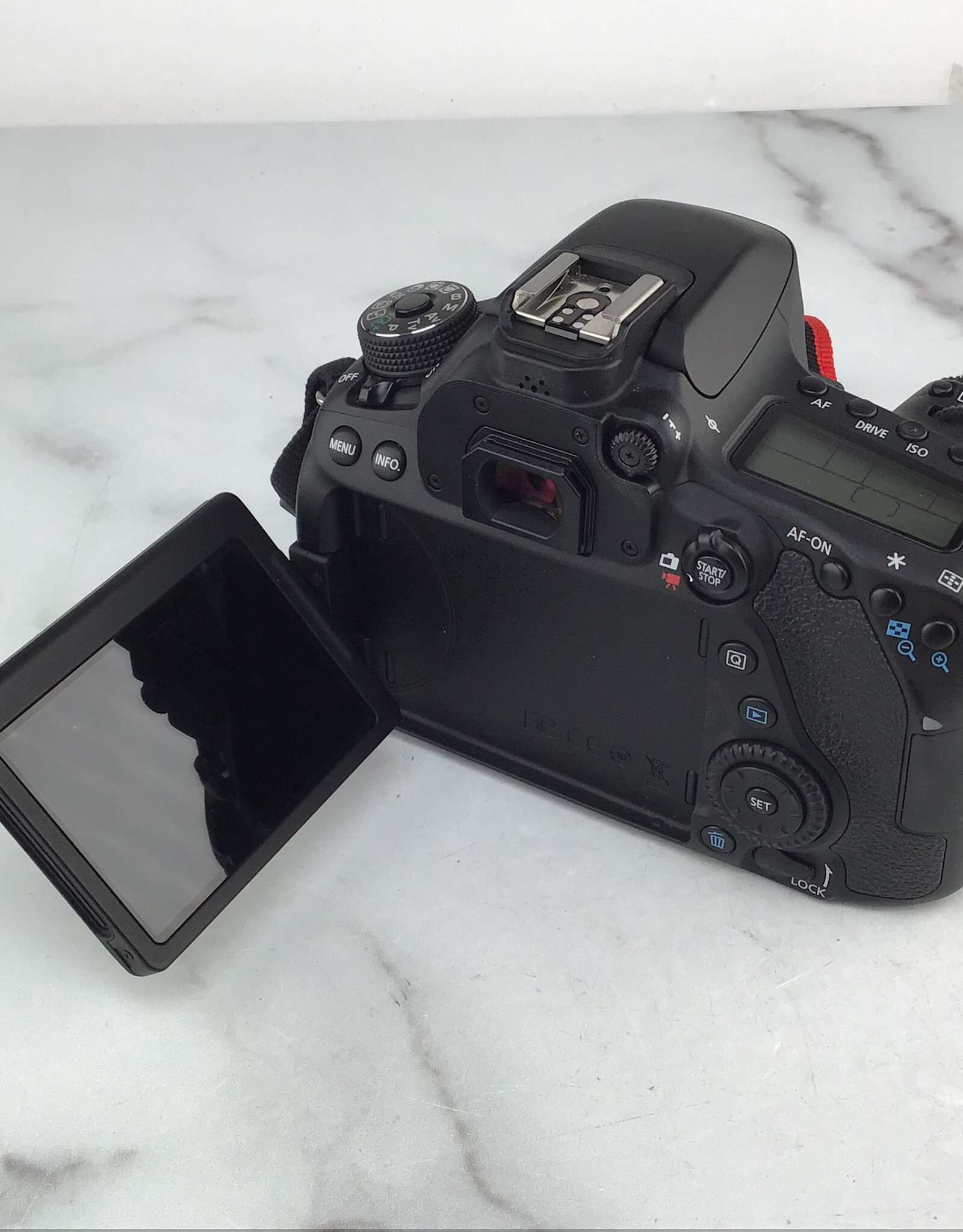 CANON Canon EOS 80D Camera Body No Charger Used Good
