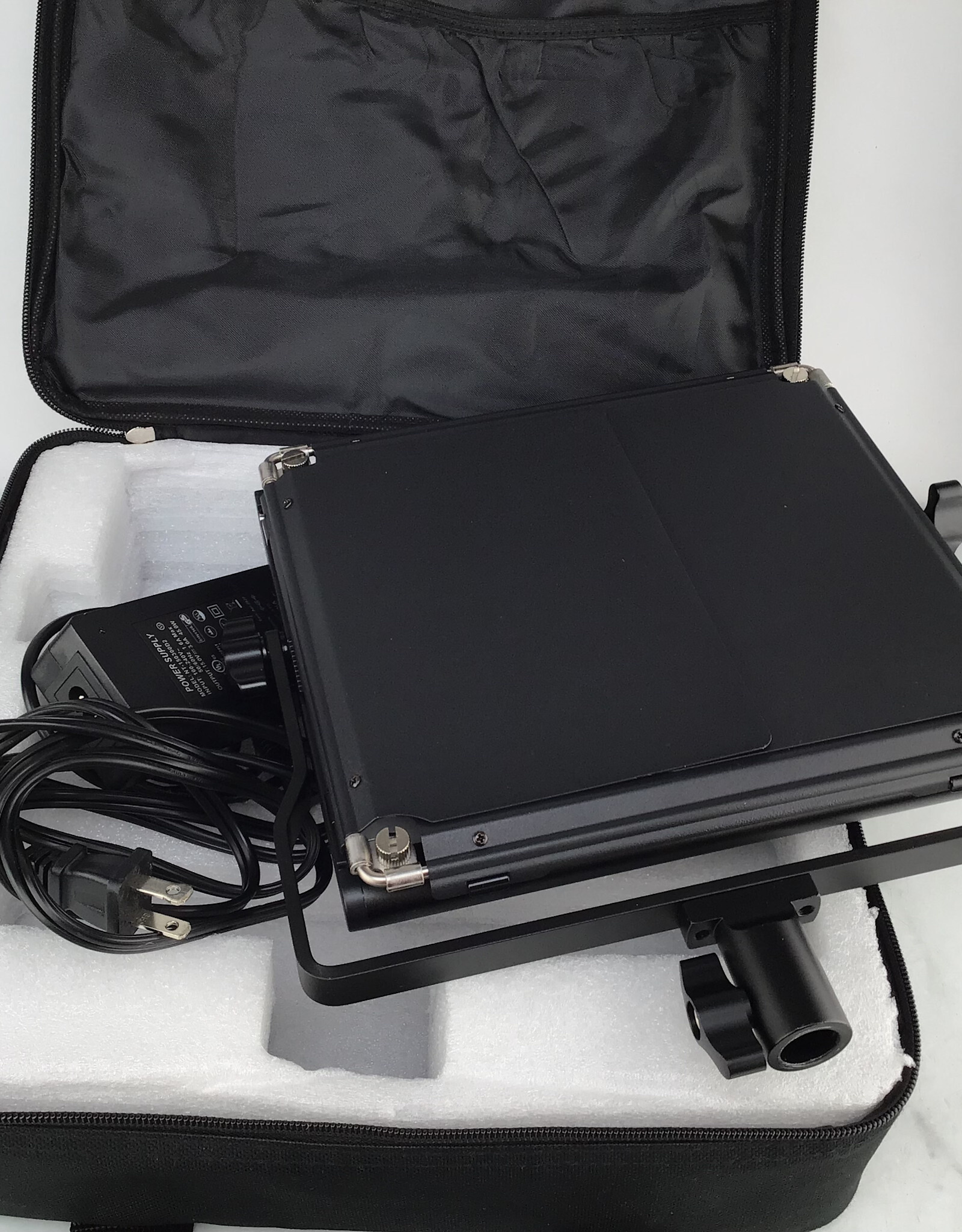 Neewer Neewer NL660 LED Light Panel Used Good