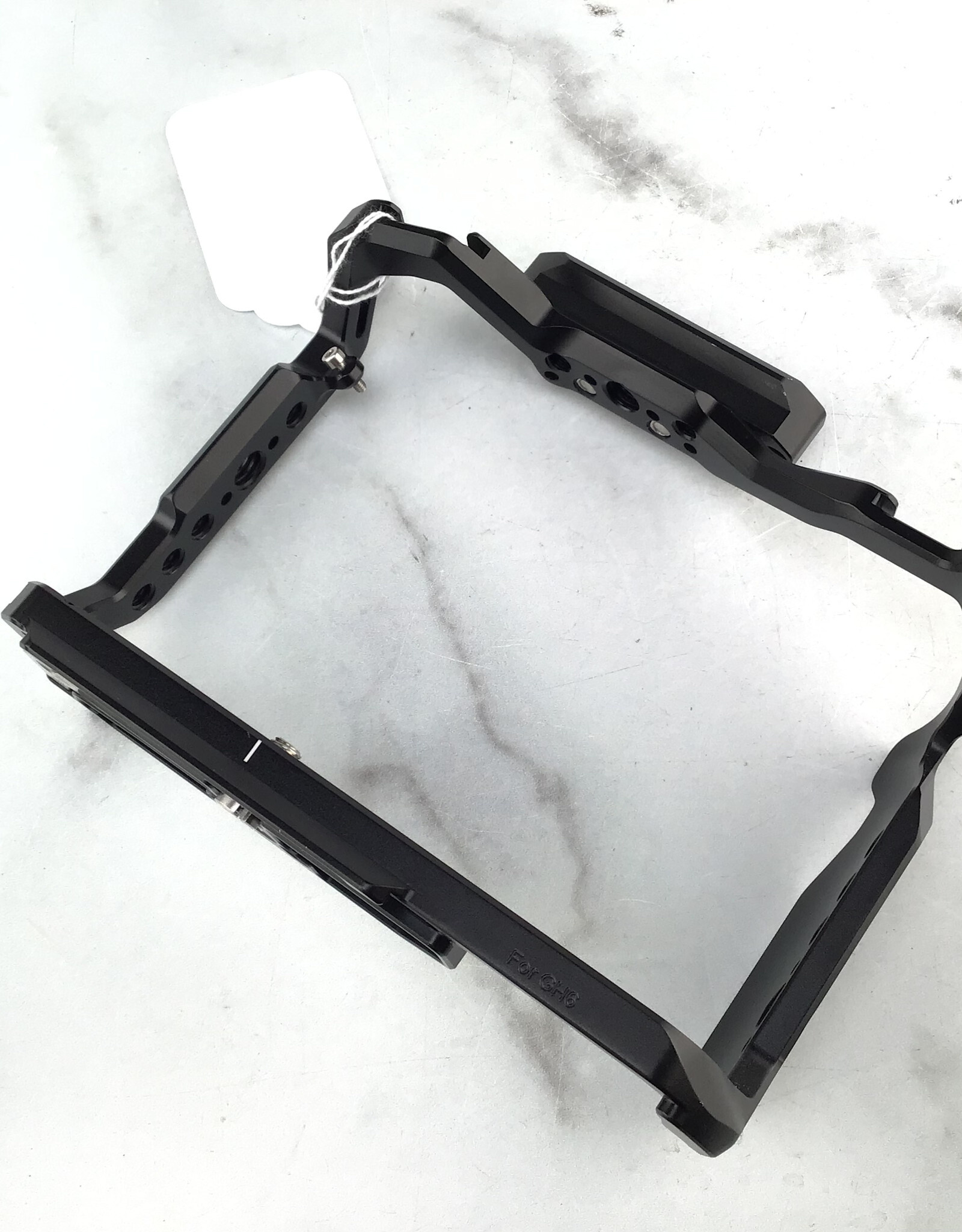 Neewer Neewer Camera Cage for Panasonic GH6 Used Good