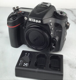 NIKON Nikon D7100 Camera Body Used