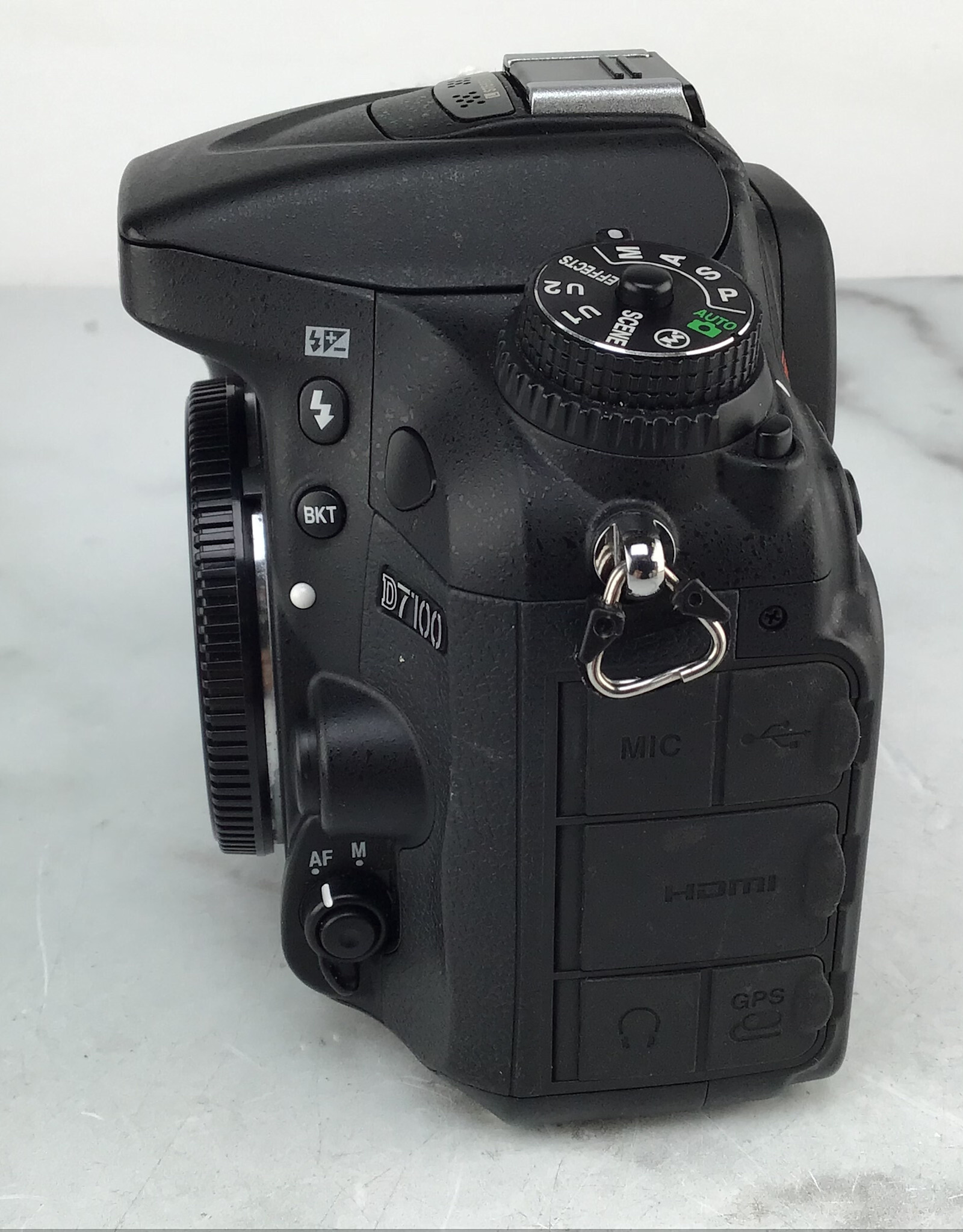 NIKON Nikon D7100 Camera Body Used