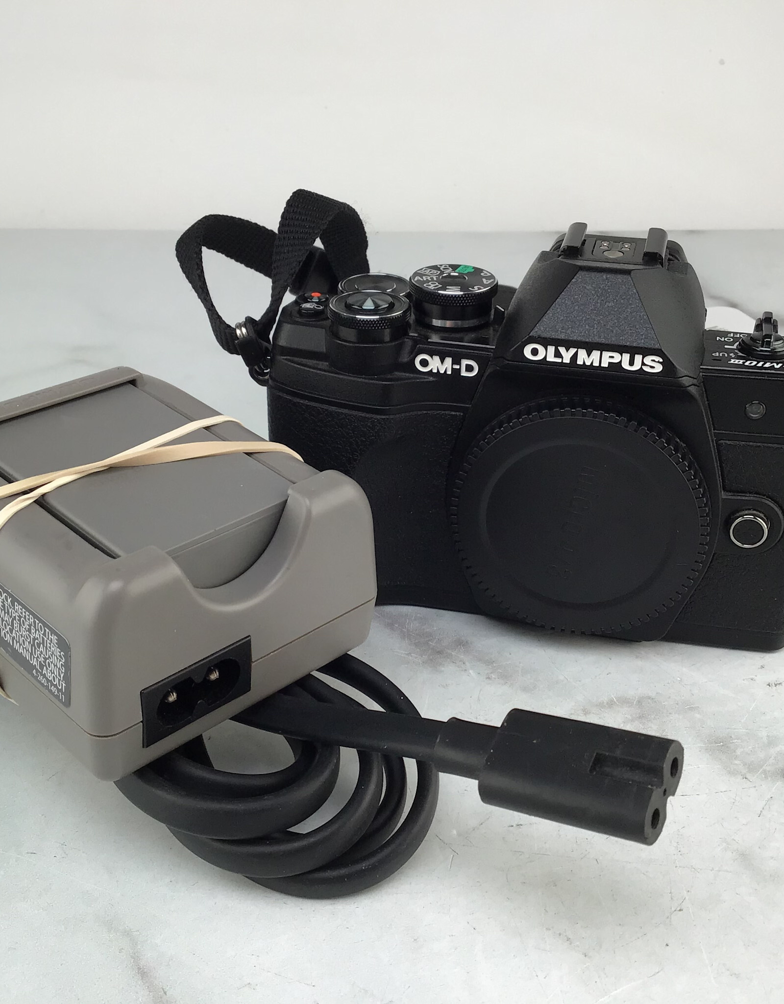 OLYMPUS Olympus OM-D E-M10 III Camera Used Good