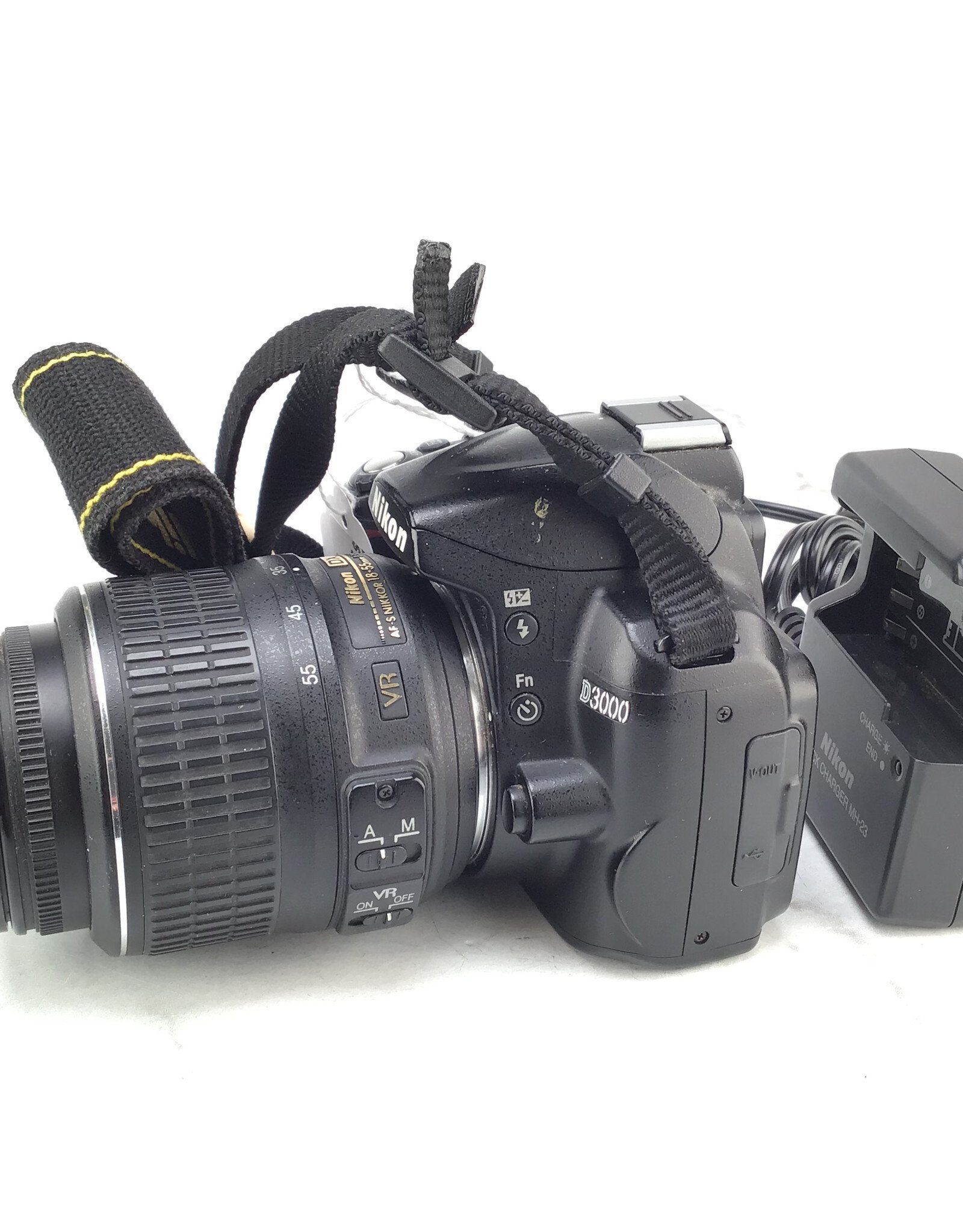 NIKON Nikon D3000 Camera w/ 18-55mm VR Used Good
