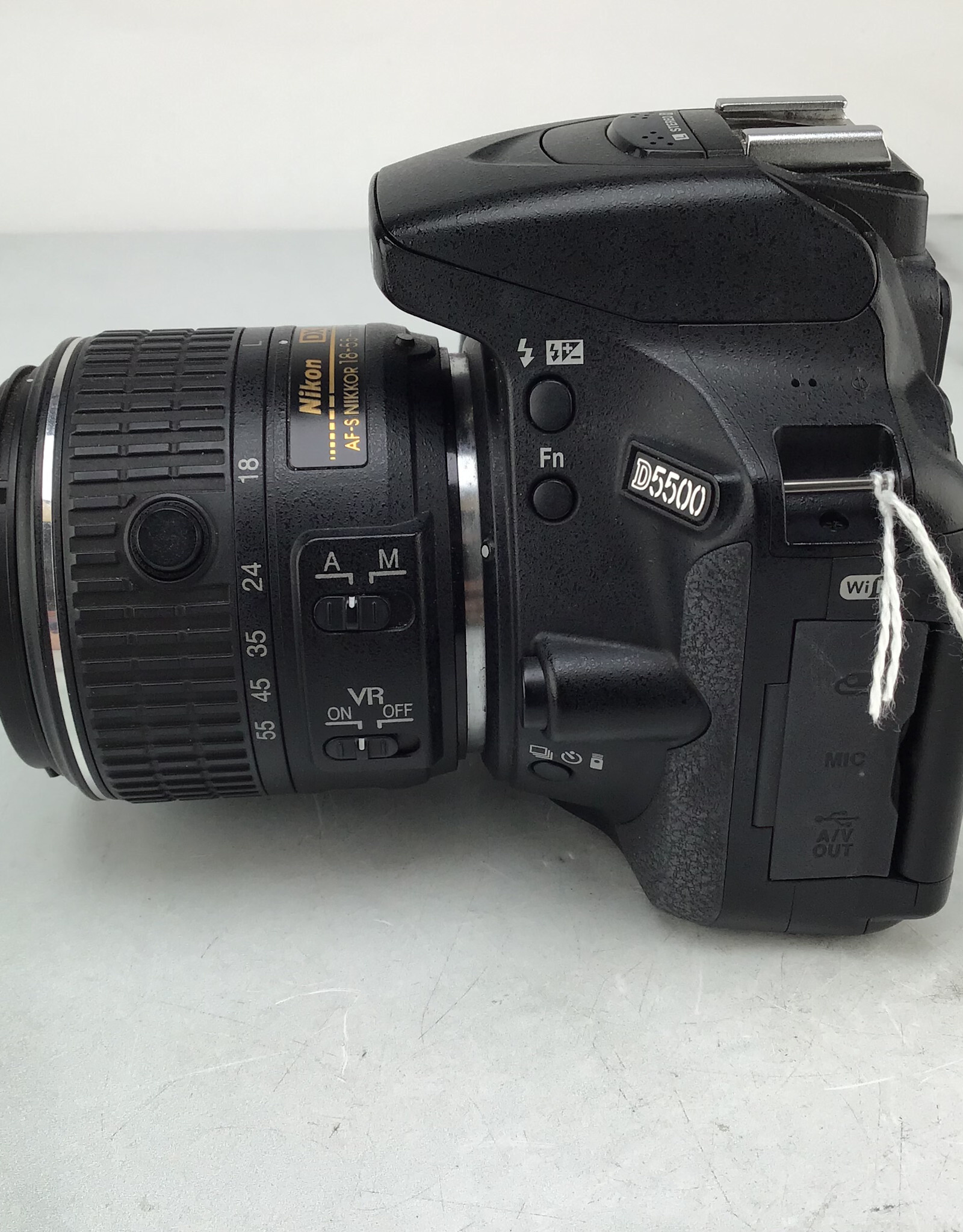 NIKON Nikon D5500 Camera w/ AF-S 18-55mm VR Used Good