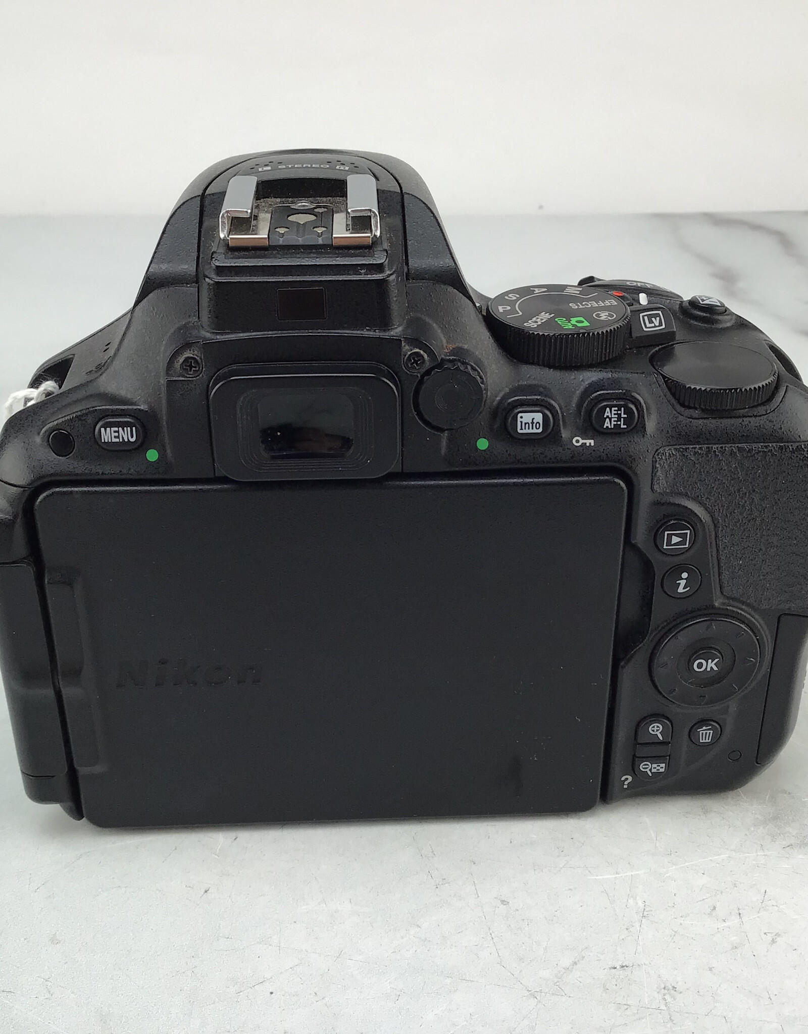 NIKON Nikon D5500 Camera w/ AF-S 18-55mm VR Used Good