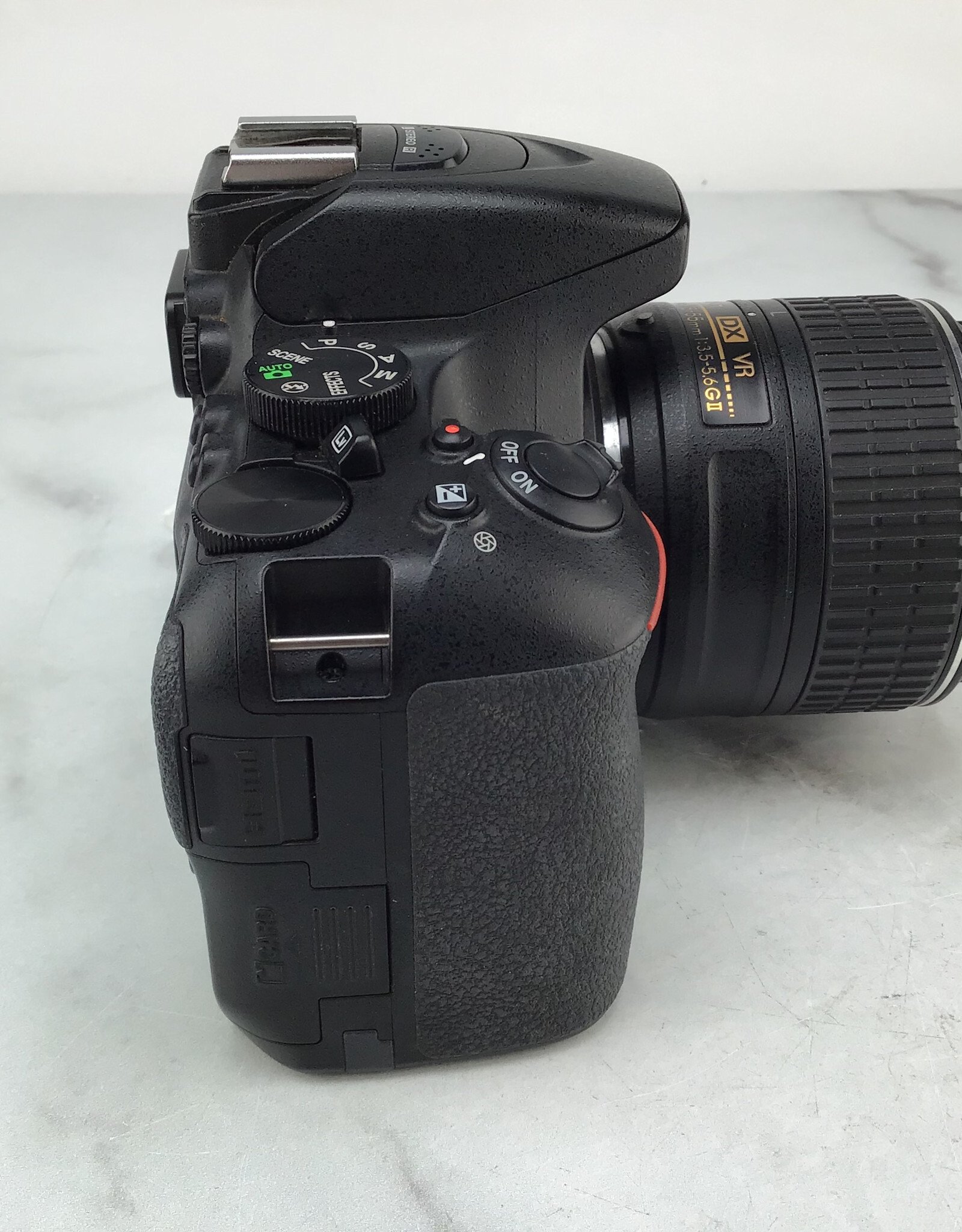 NIKON Nikon D5500 Camera w/ AF-S 18-55mm VR Used Good