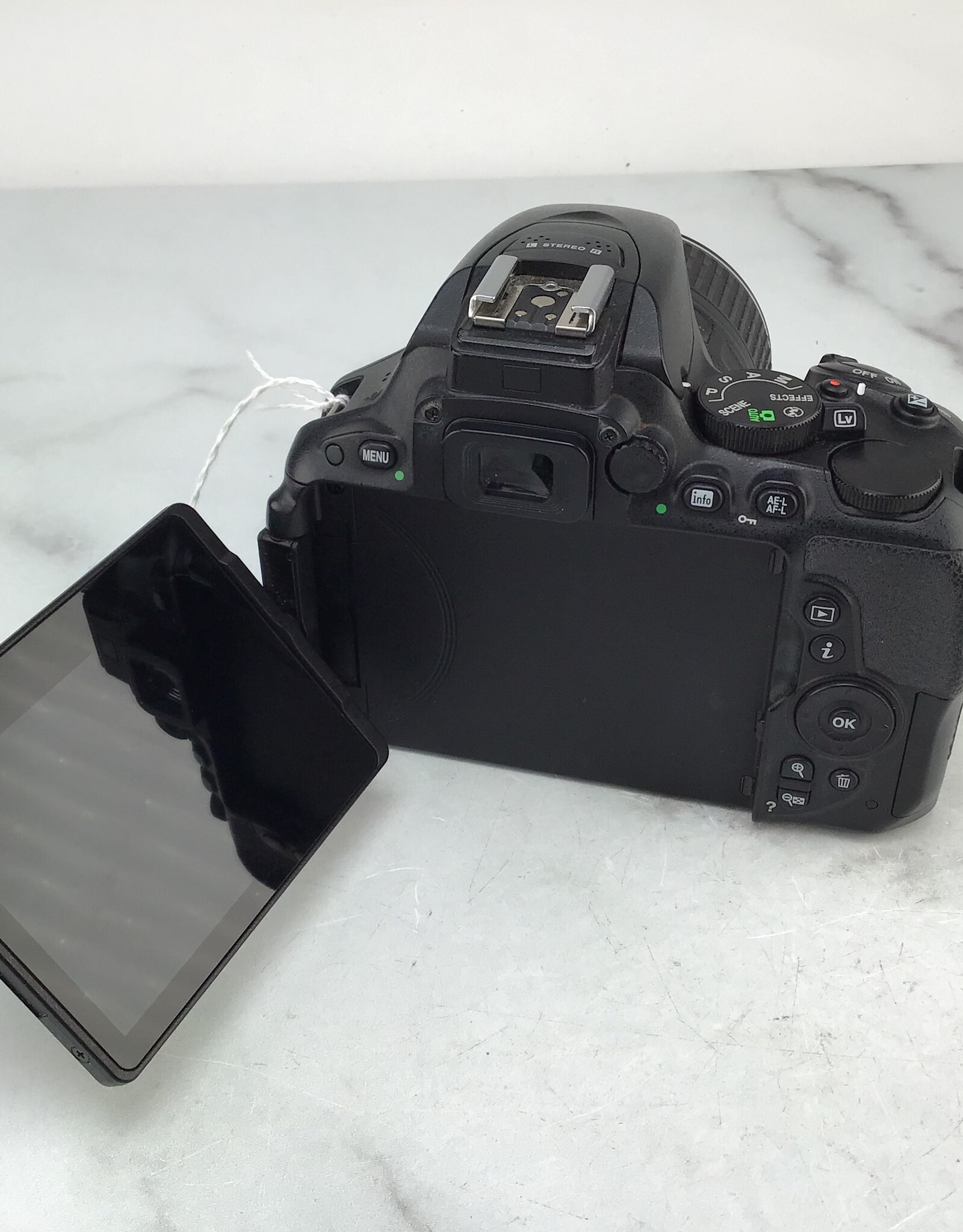 NIKON Nikon D5500 Camera w/ AF-S 18-55mm VR Used Good