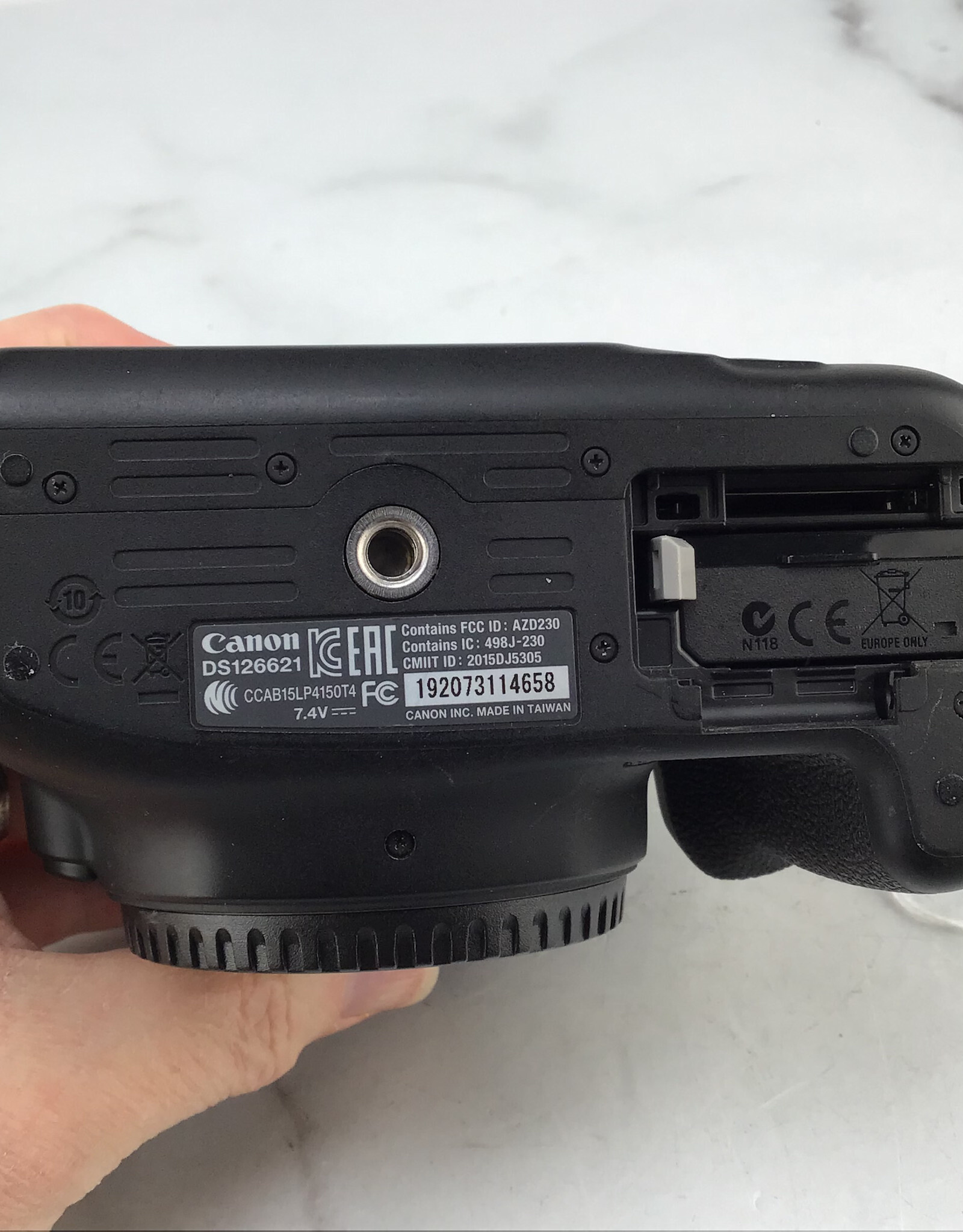 CANON Canon EOS Rebel T6 Body Missing Battery Door Used Good