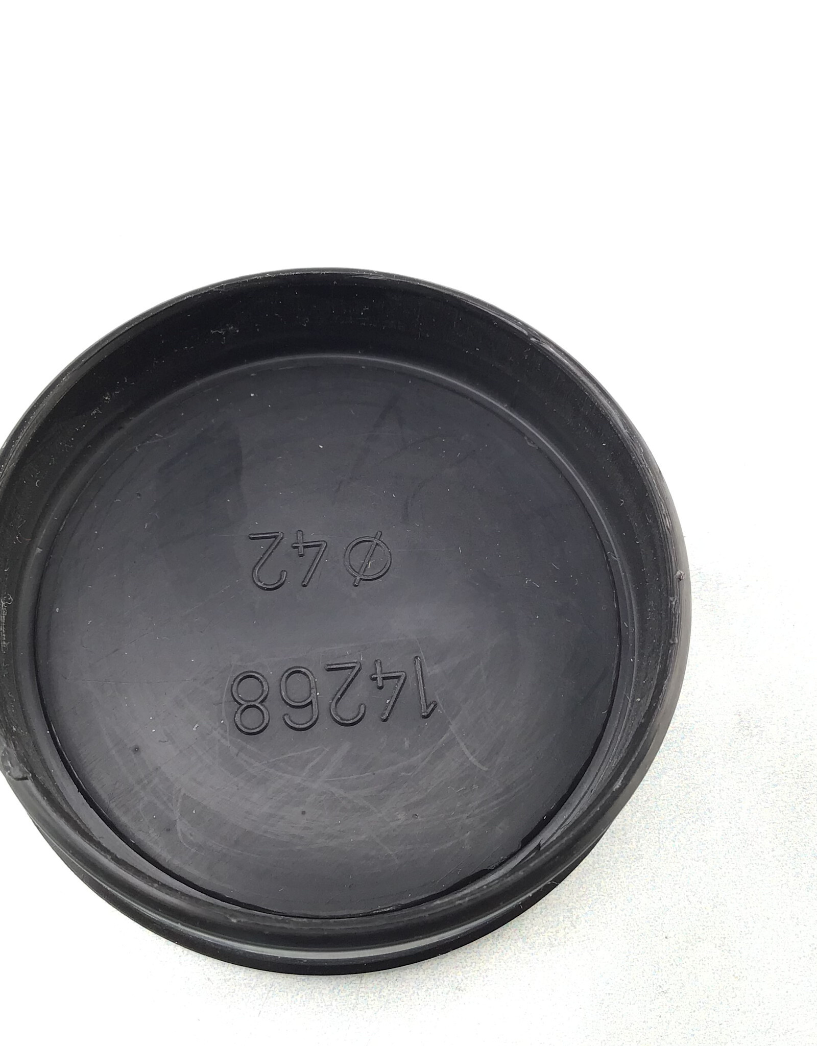 Leica Leica 42mm Lens Cap 14268 Script Leica for 39mm filter size Used Good
