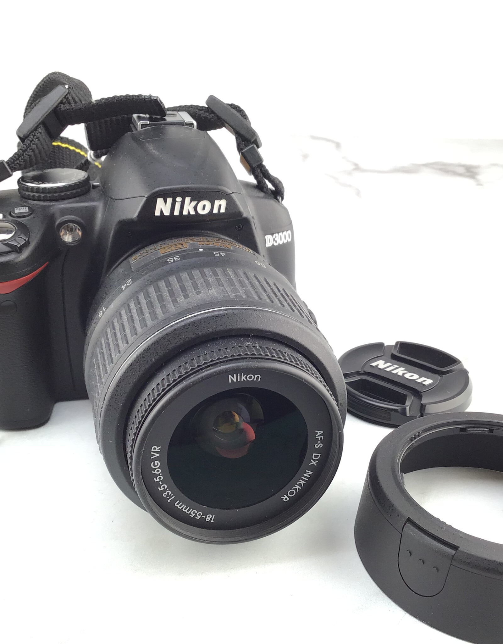 NIKON Nikon D3000 Camera w/ 18-55mm VR Used Good