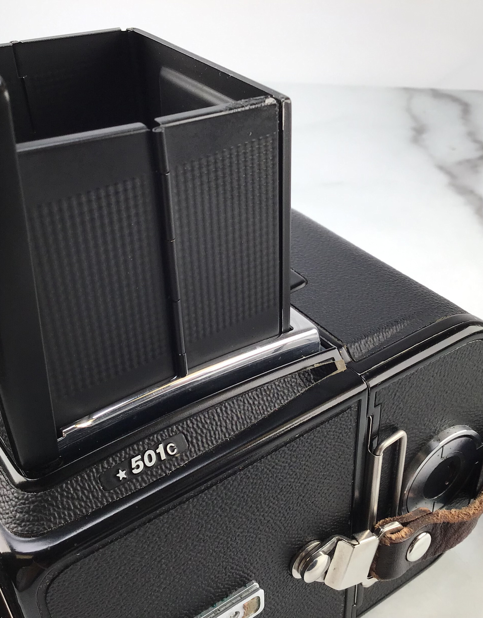 Hasselblad Hasselblad 501C Camera w/ 80mm f2.8 C, A12, Waistlevel Used Good